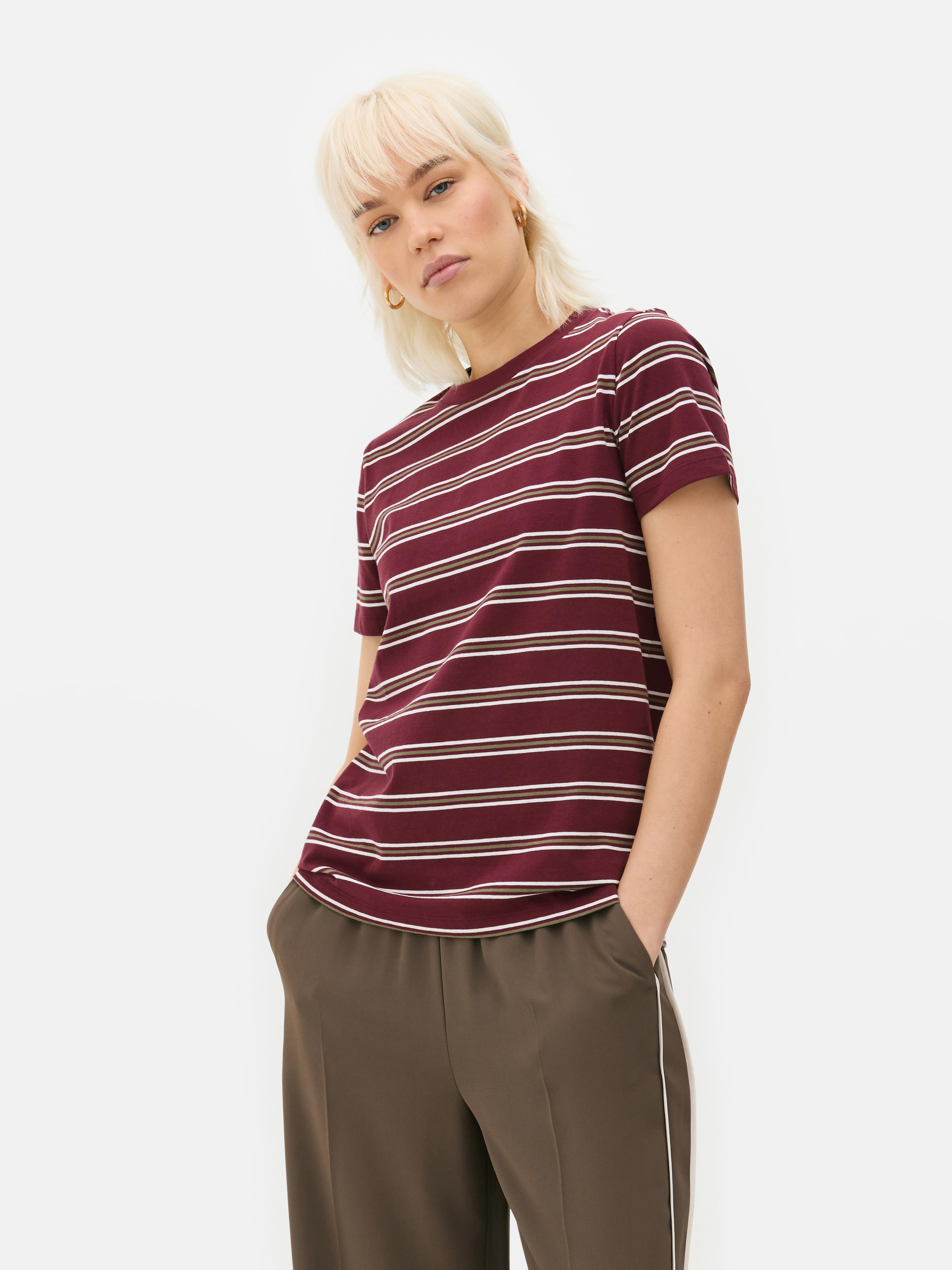 Gestreiftes kurzärmeliges T-Shirt