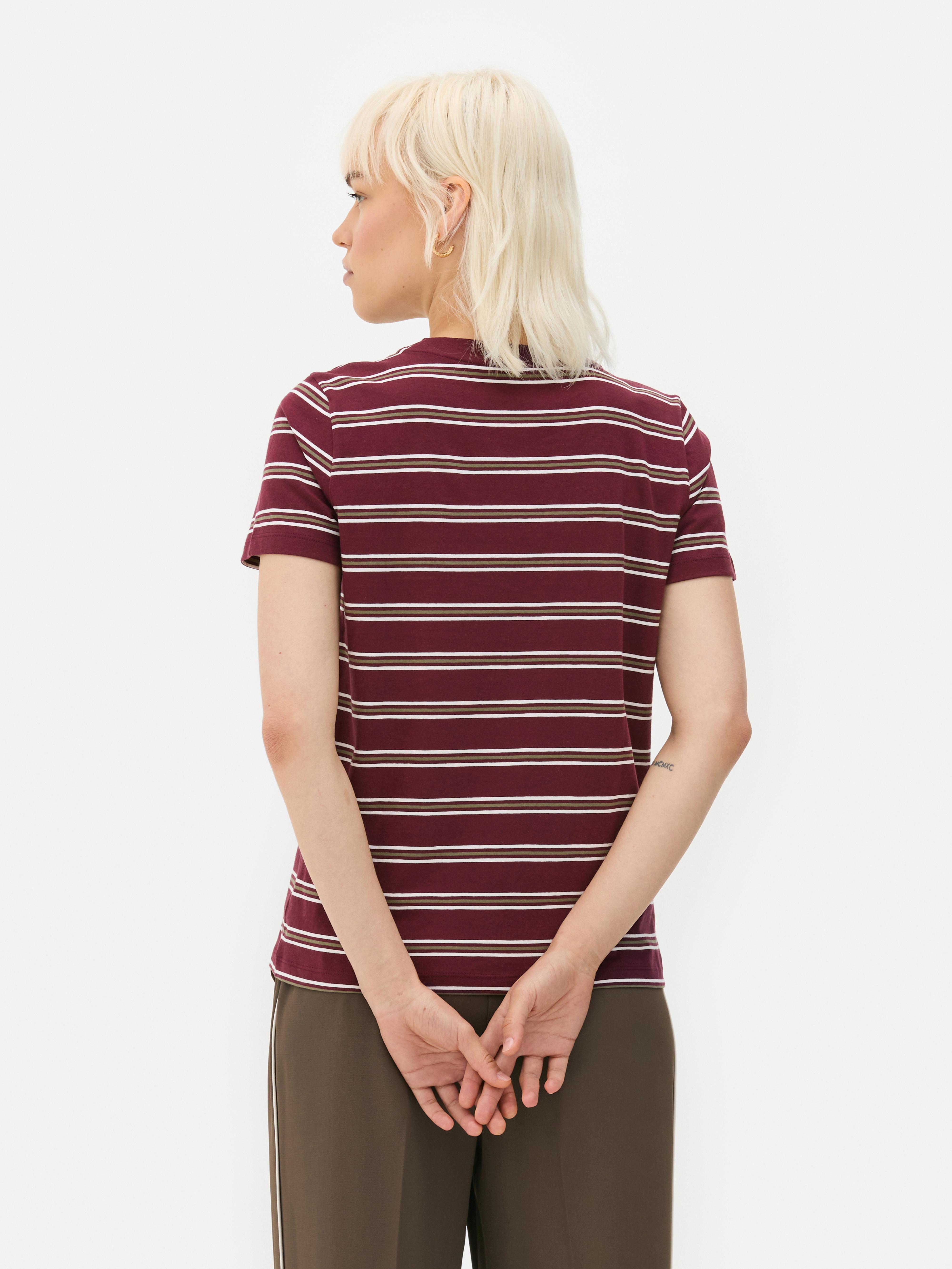 Gestreiftes kurzärmeliges T-Shirt