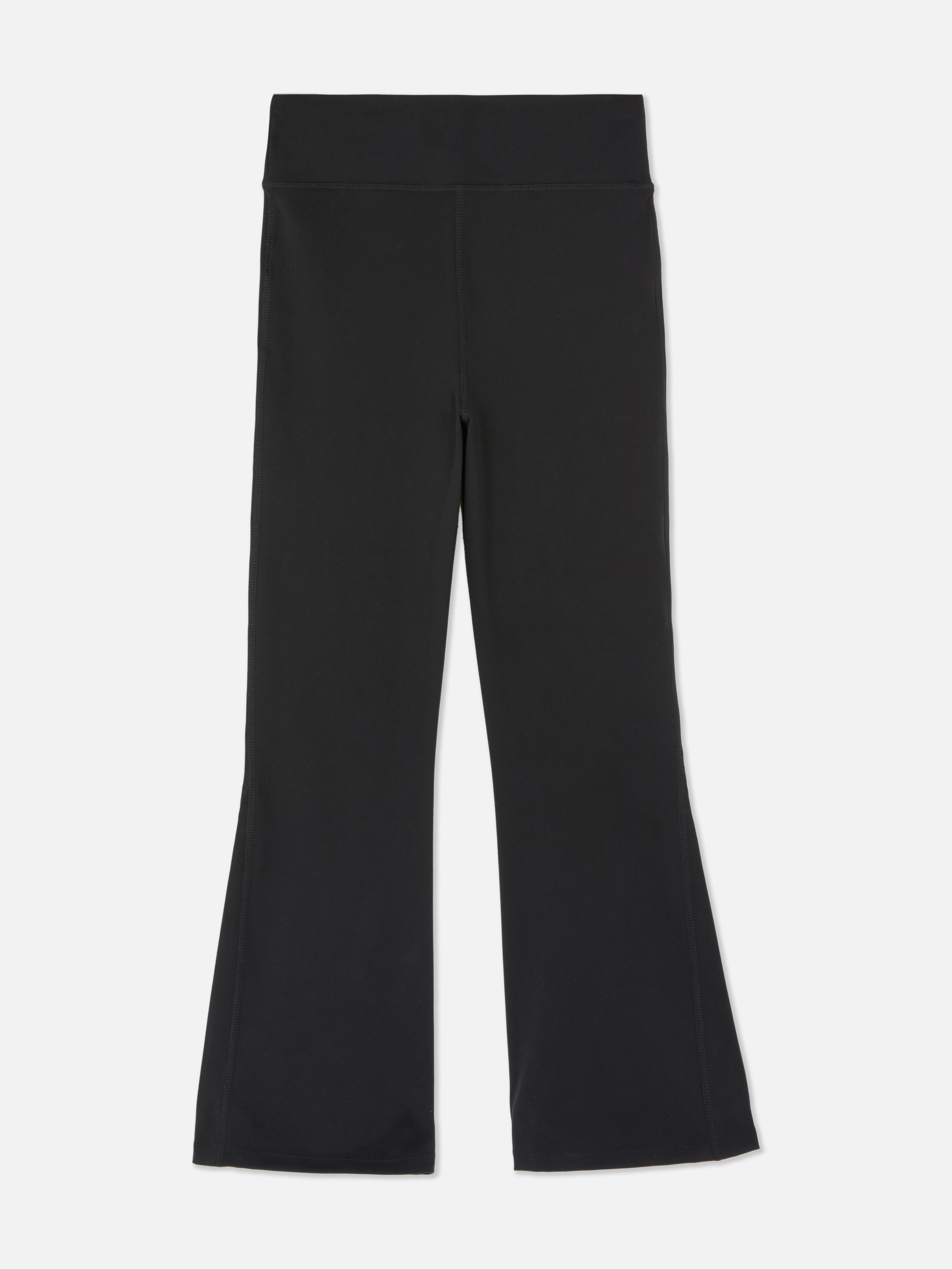 Sportliche Stretch-Leggings mit ausgestelltem Bein