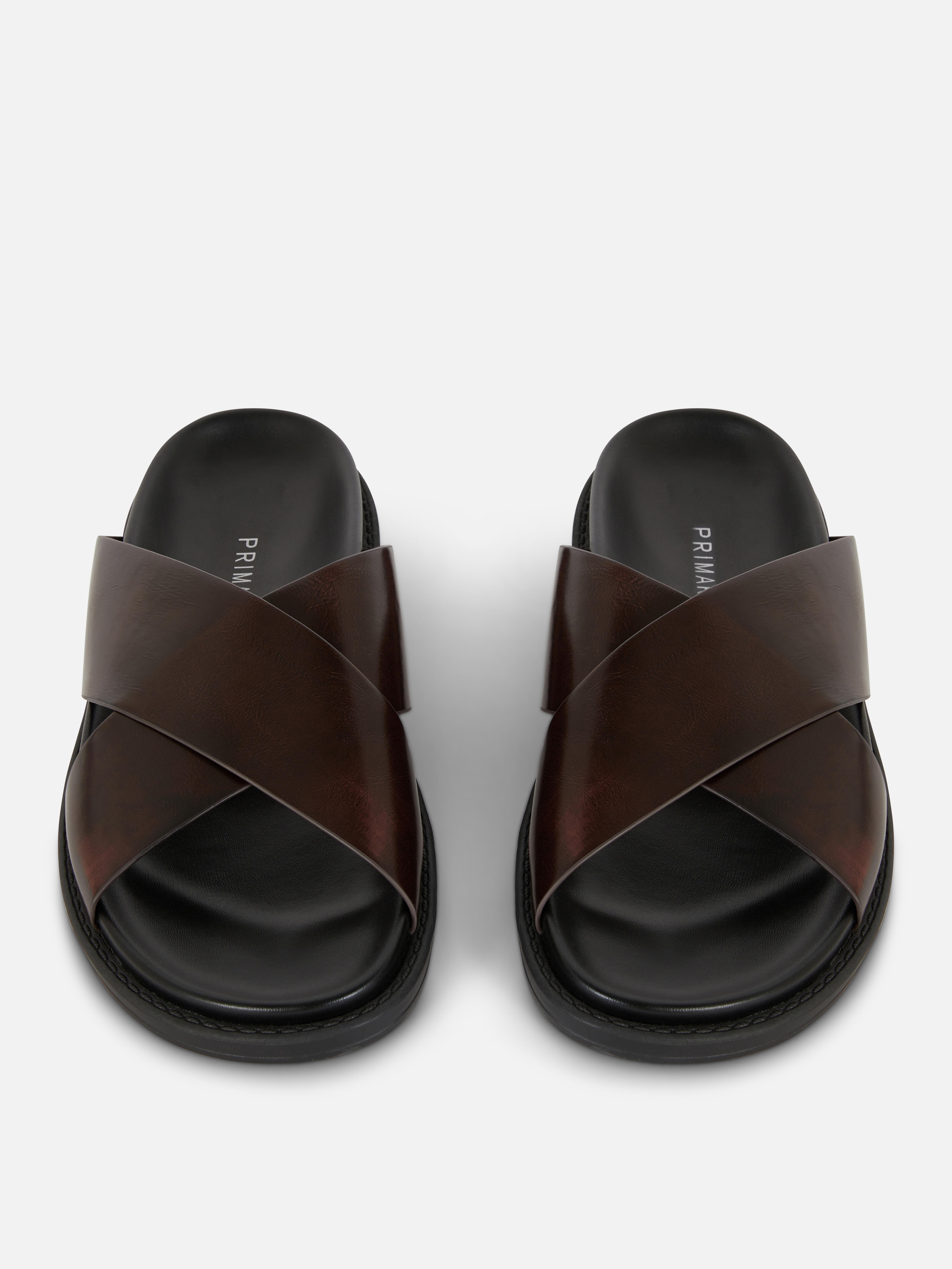 Badesandalen mit überkreuzten Riemen