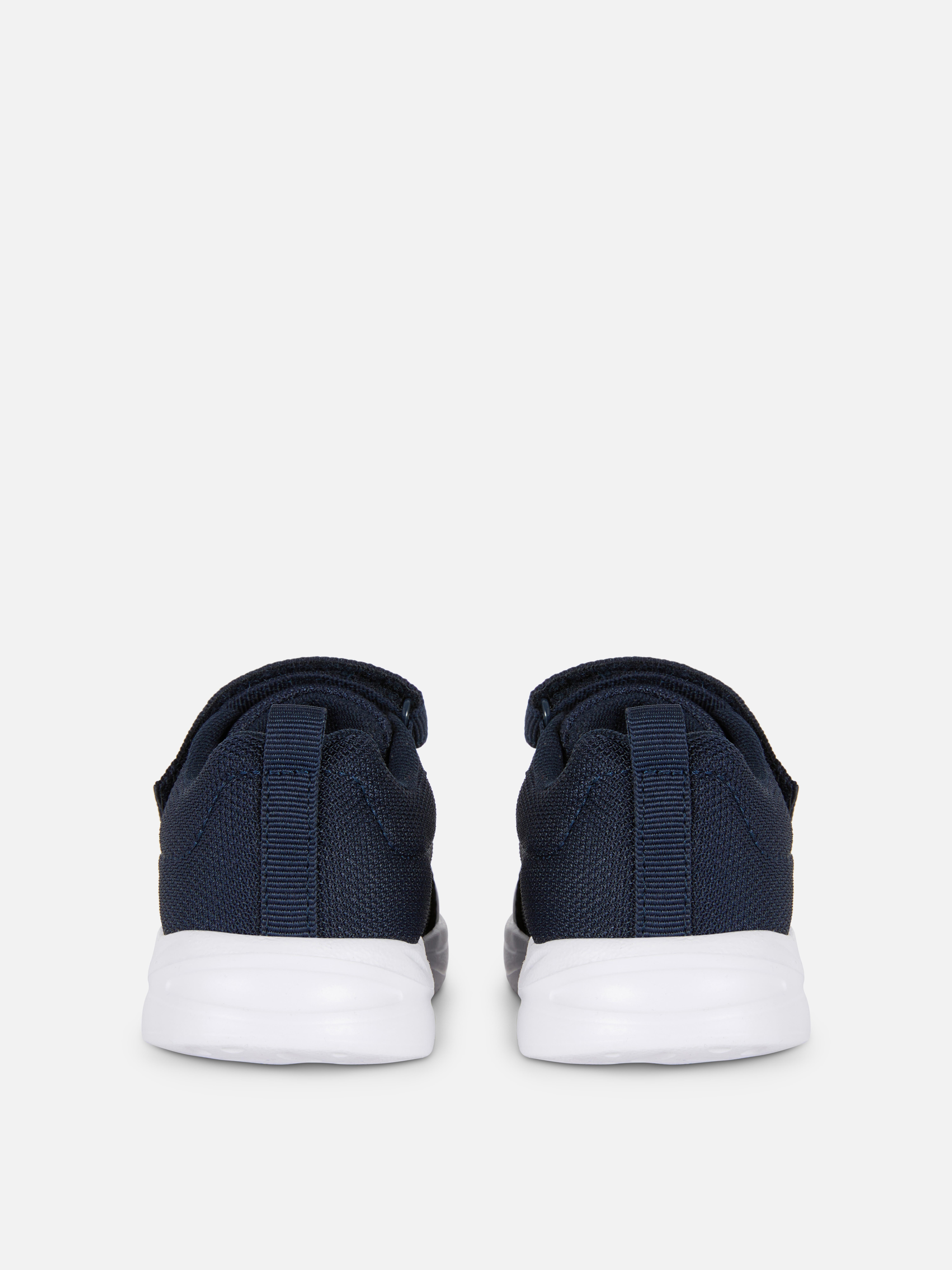 Sneaker mit Klettverschluss