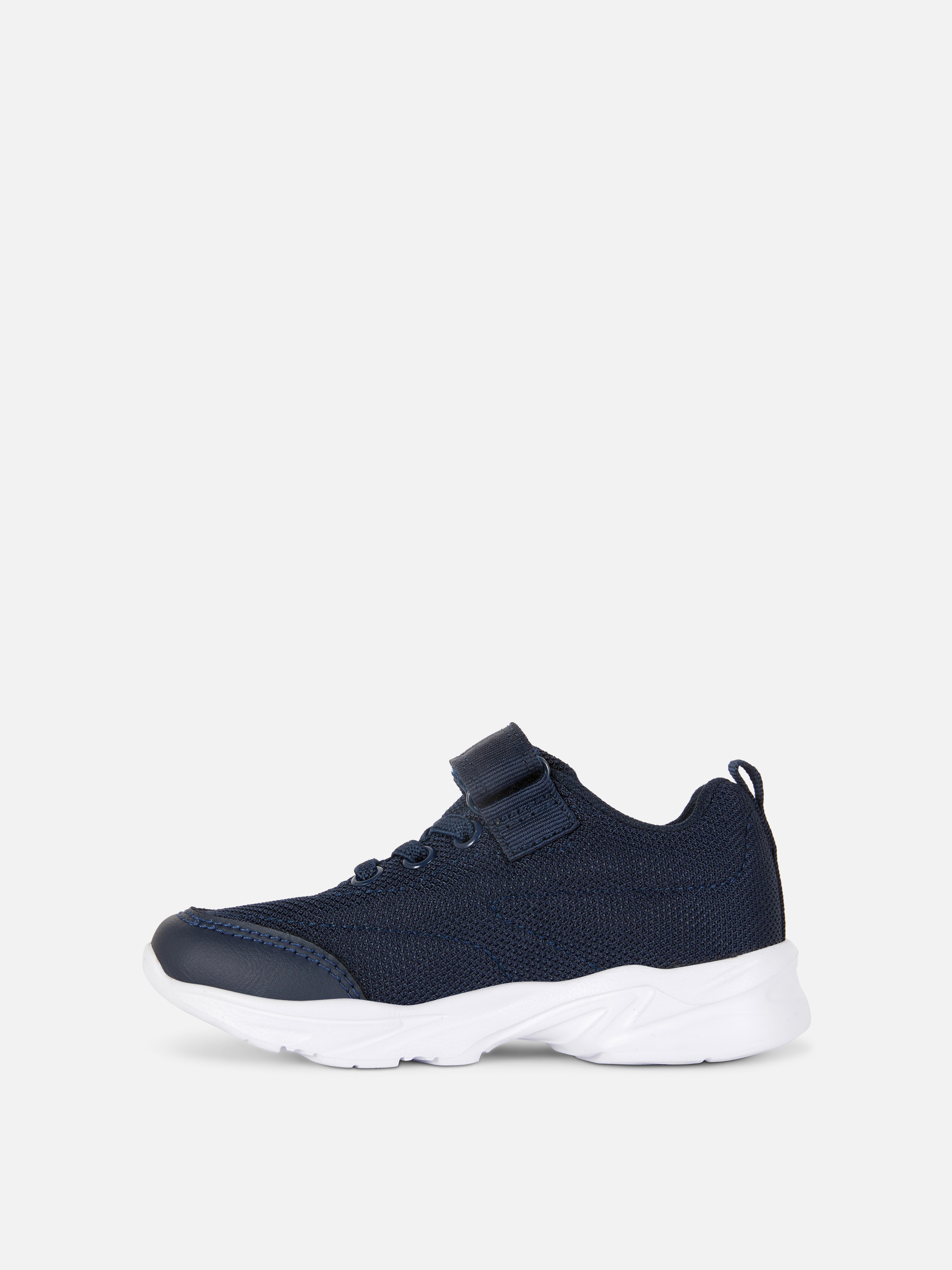 Sneaker mit Klettverschluss