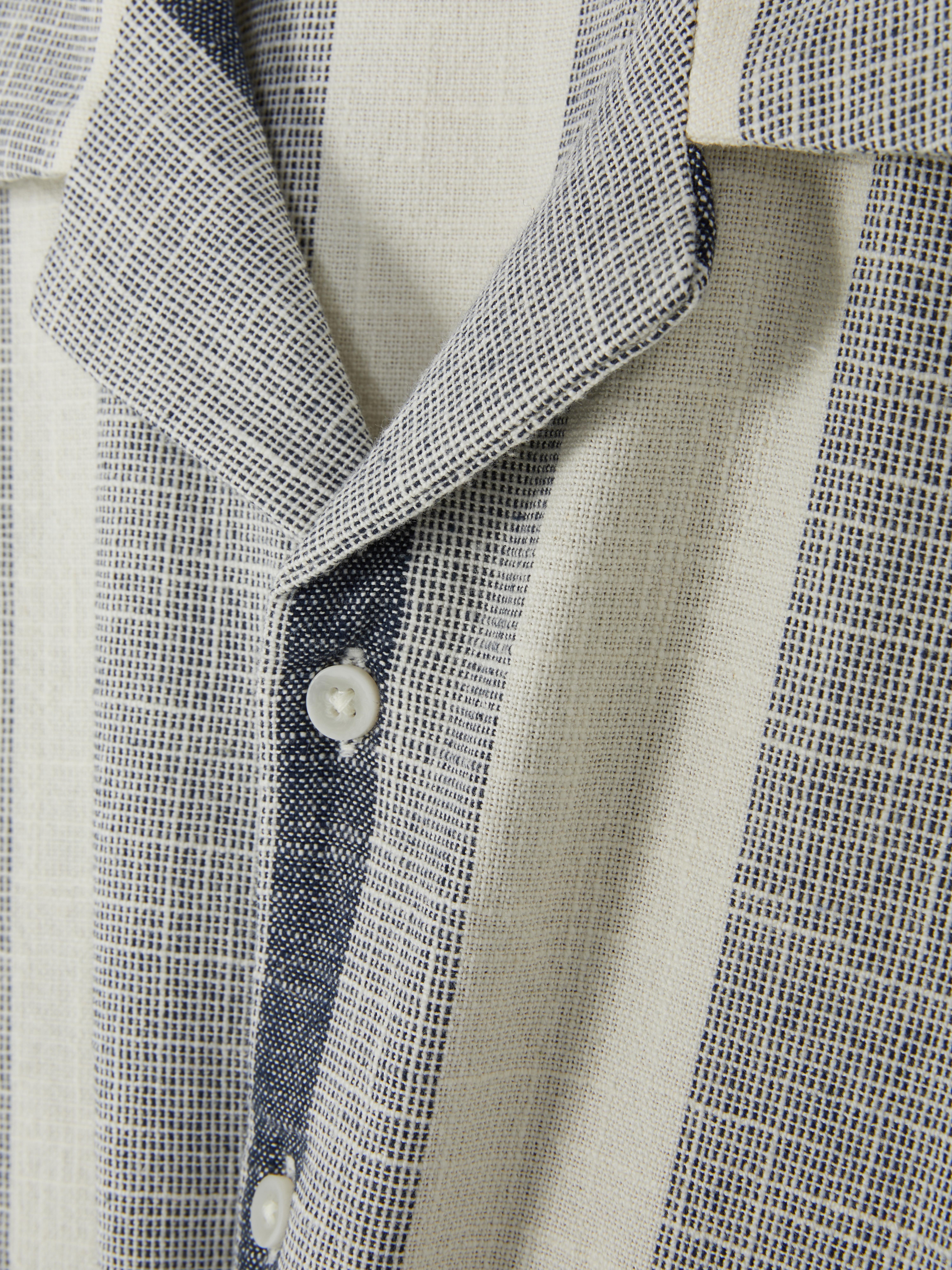 Chemise rayée et texturée à manches courtes