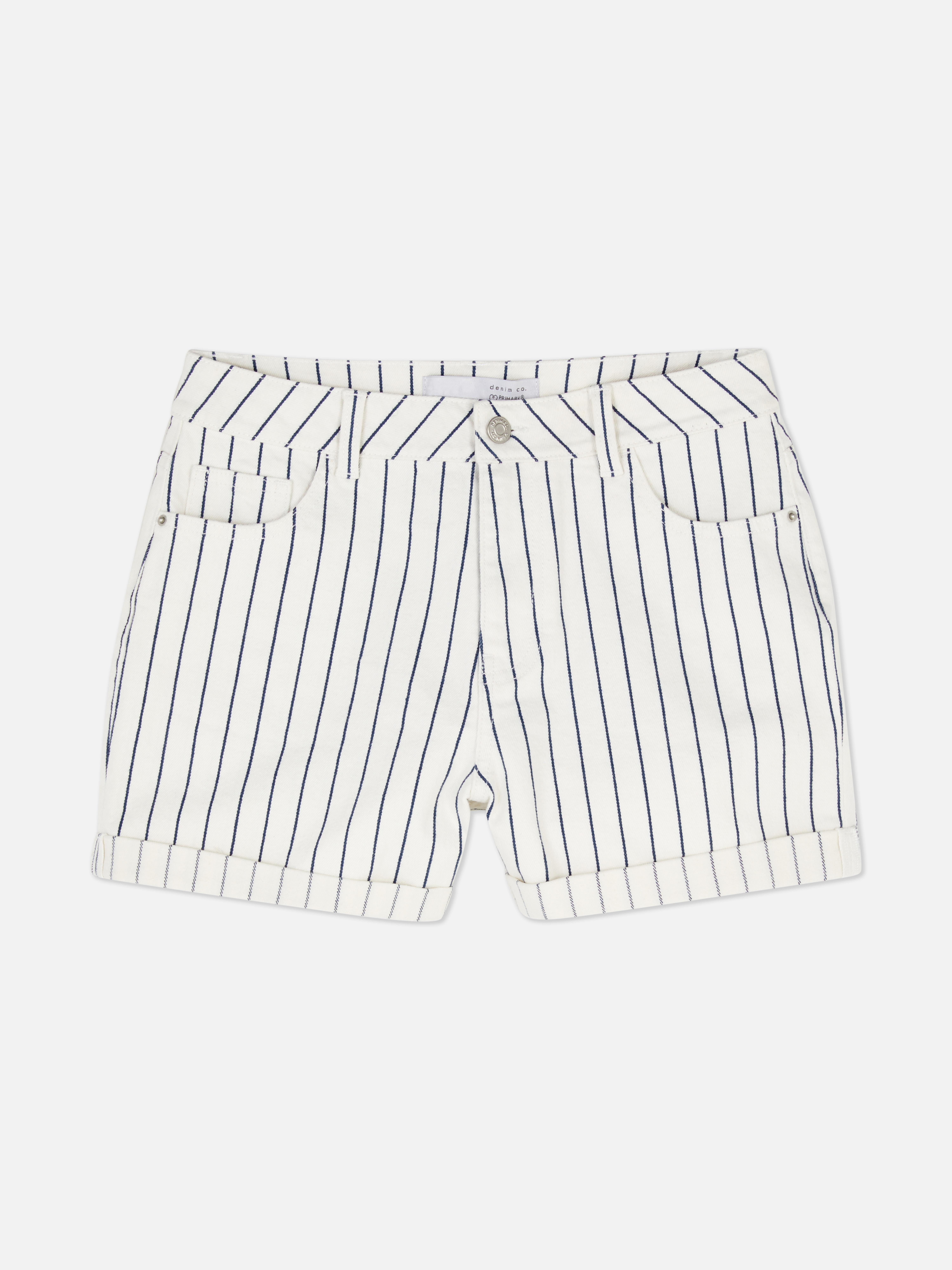 Pantalones cortos vaqueros con bajos vueltos