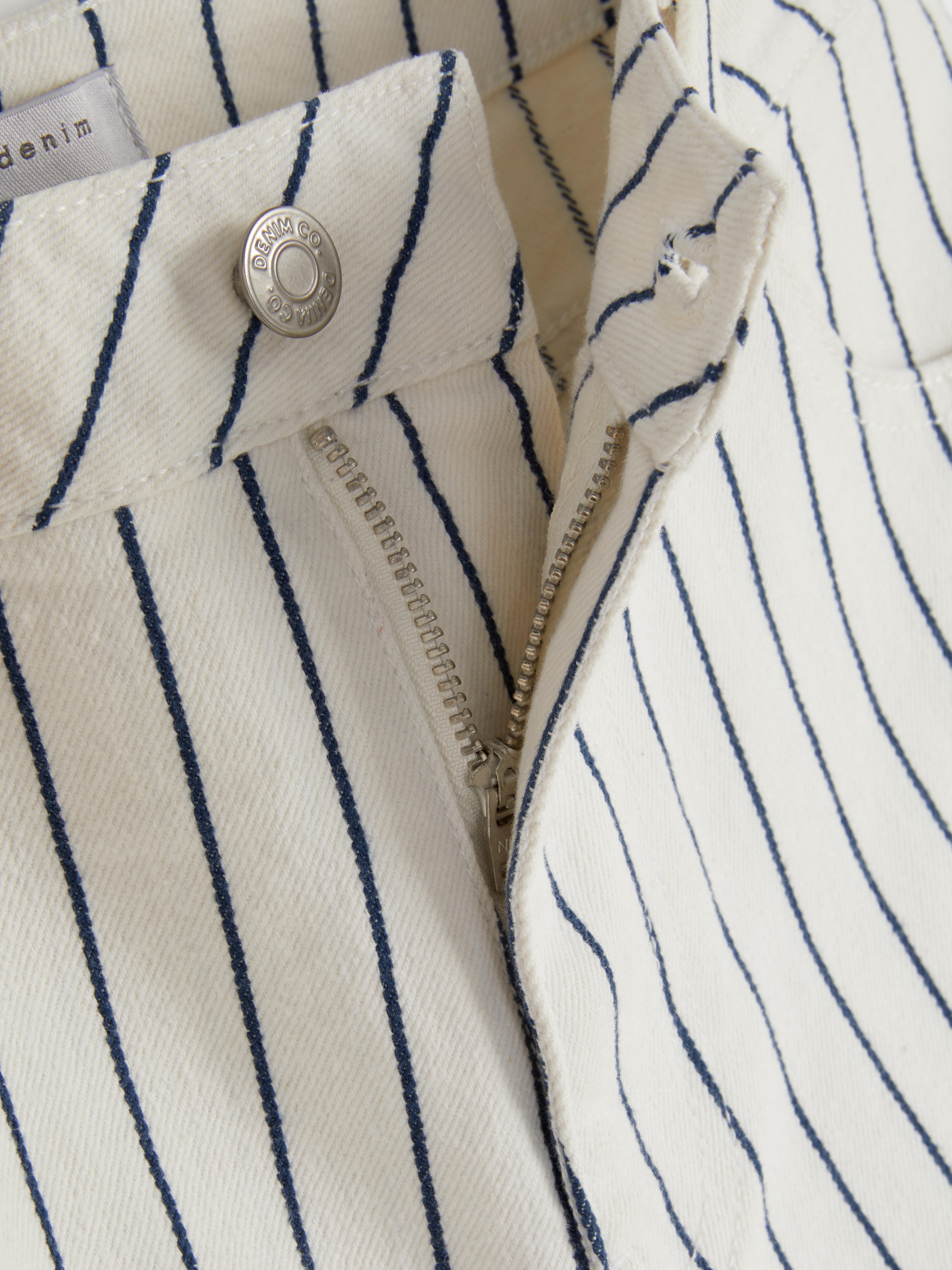 Pantalones cortos vaqueros con bajos vueltos