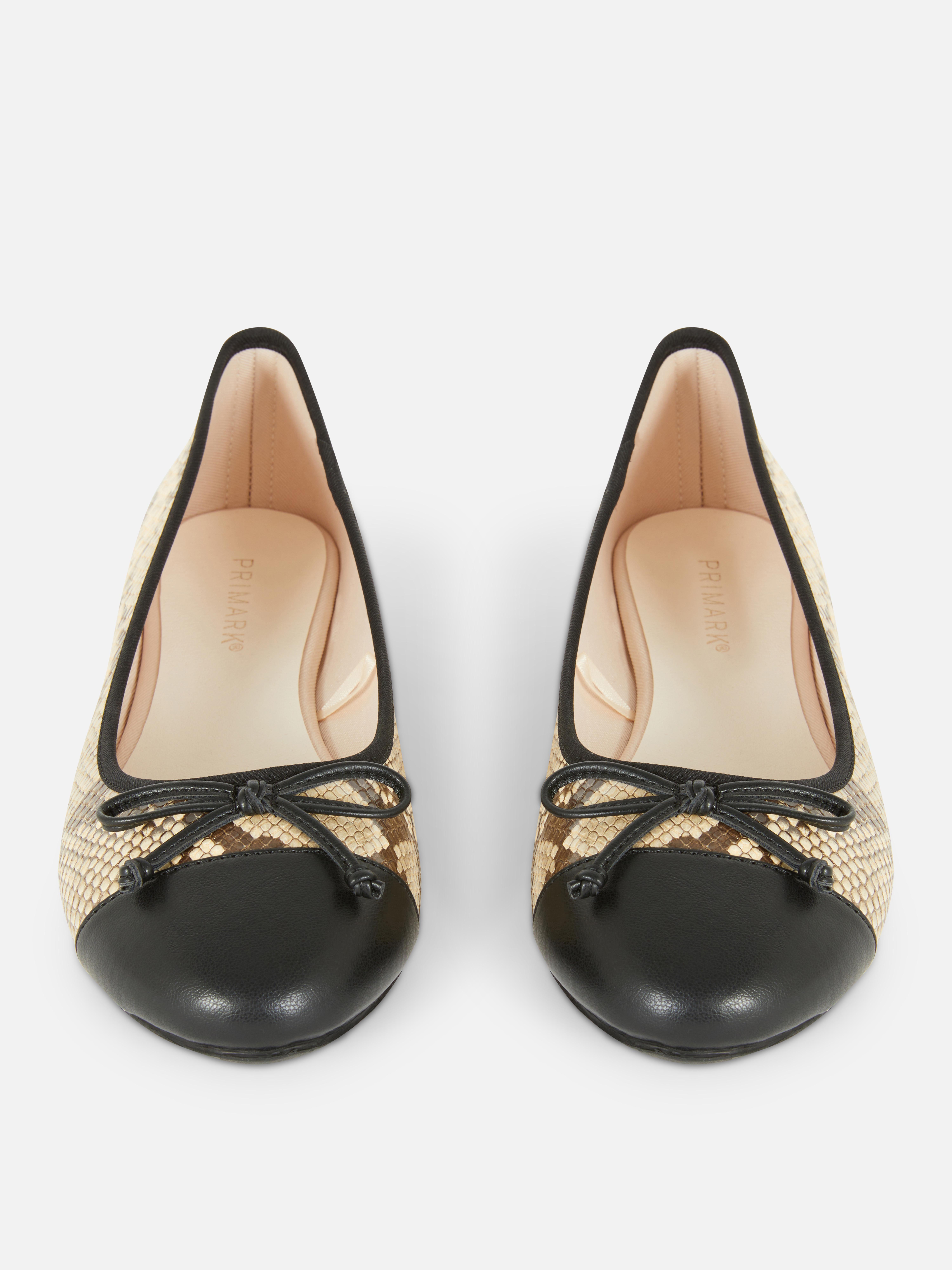 Ballerinas mit kontrastierender Zehenkappe