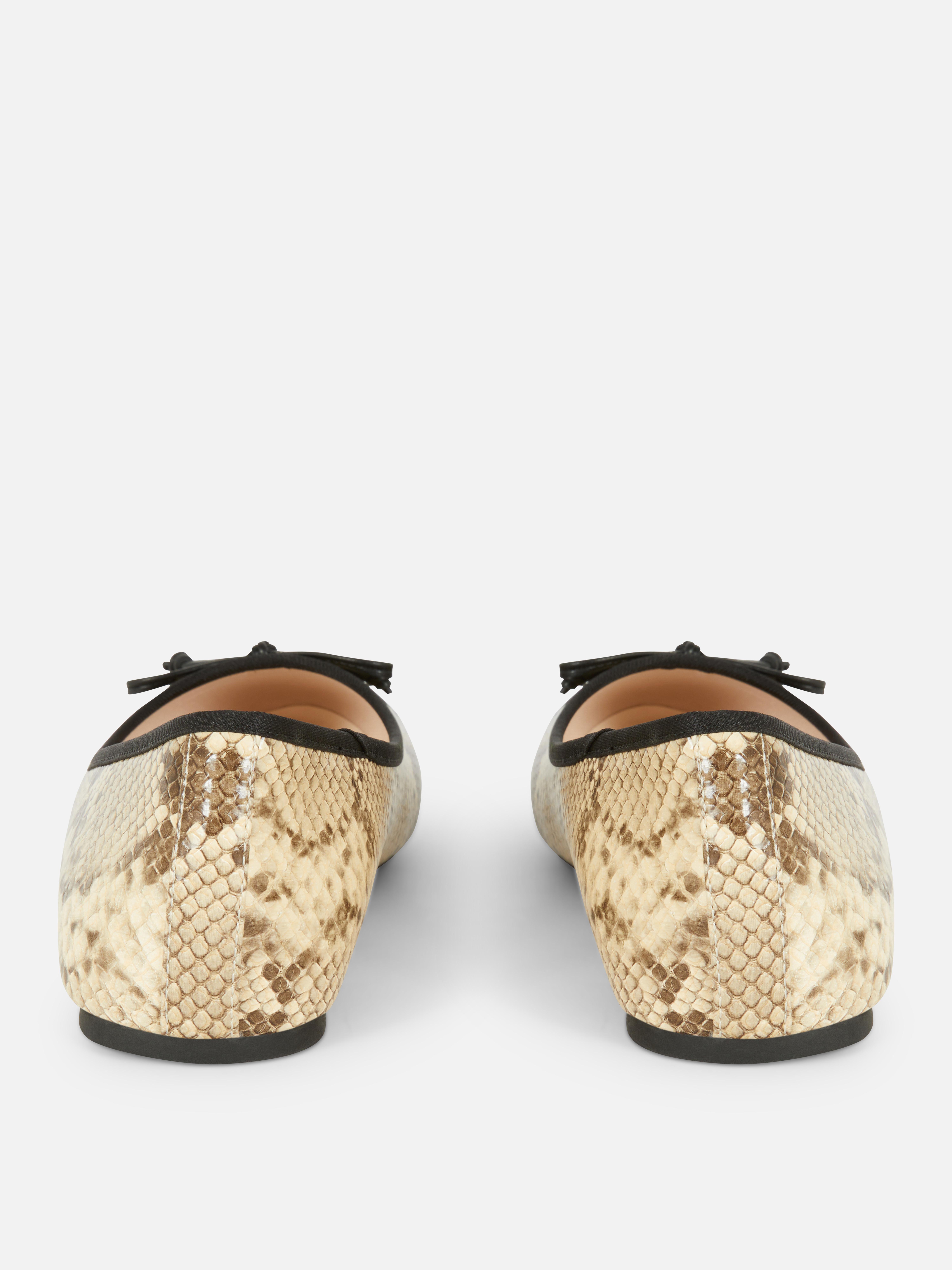 Ballerinas mit kontrastierender Zehenkappe
