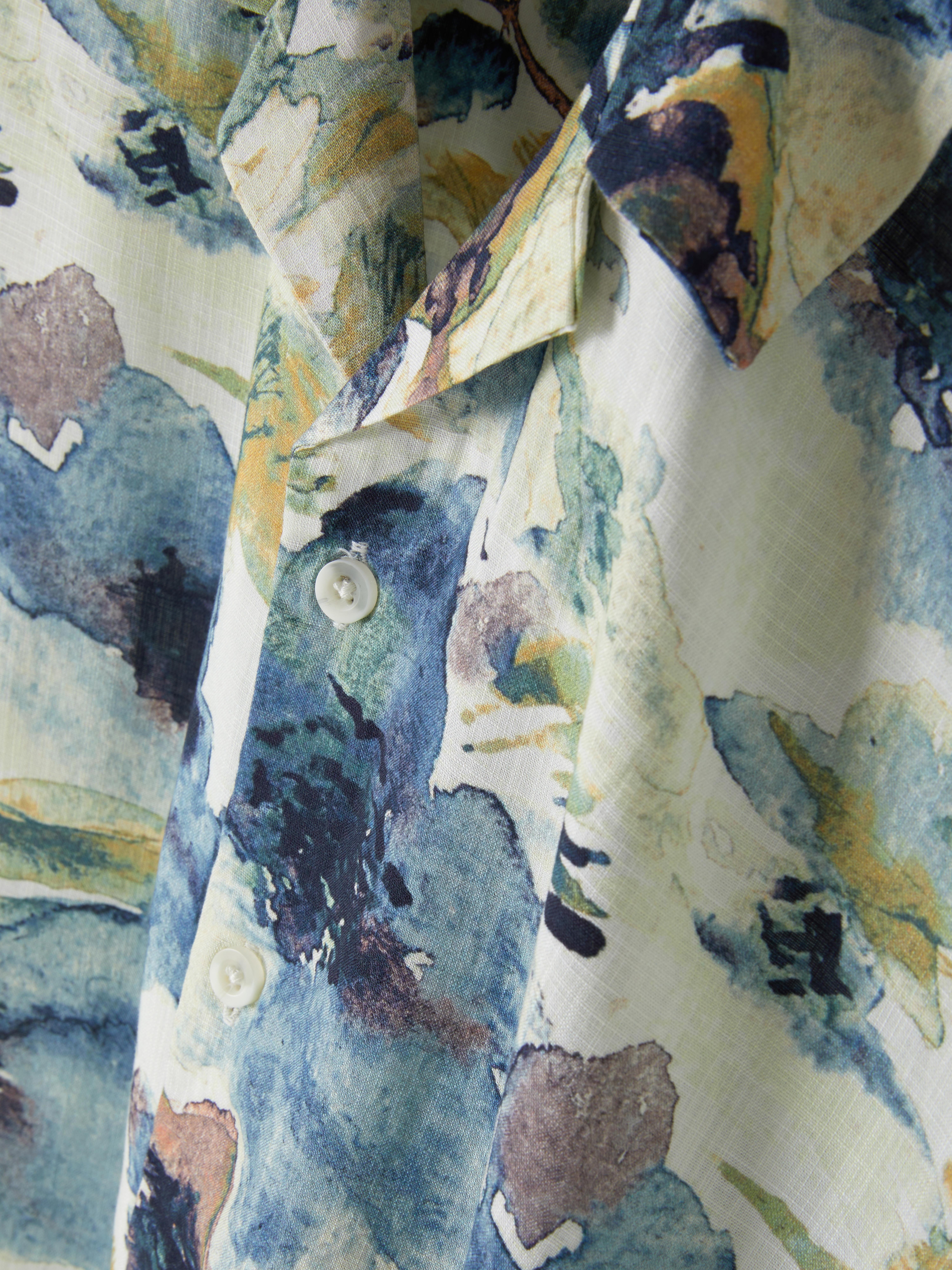 Overhemd met bloemen in aquarelontwerp