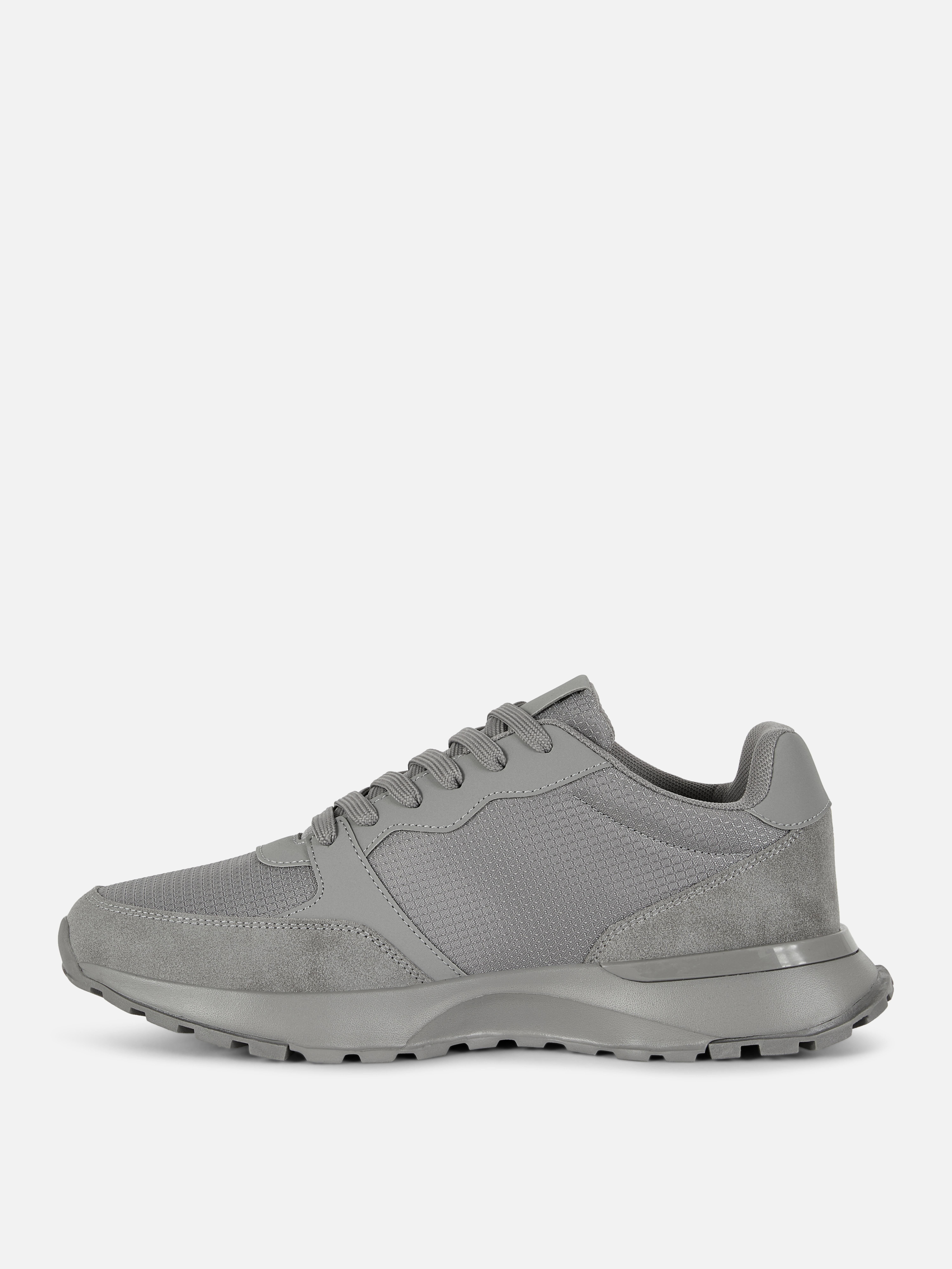 Sznurowane buty sportowe z niską cholewką