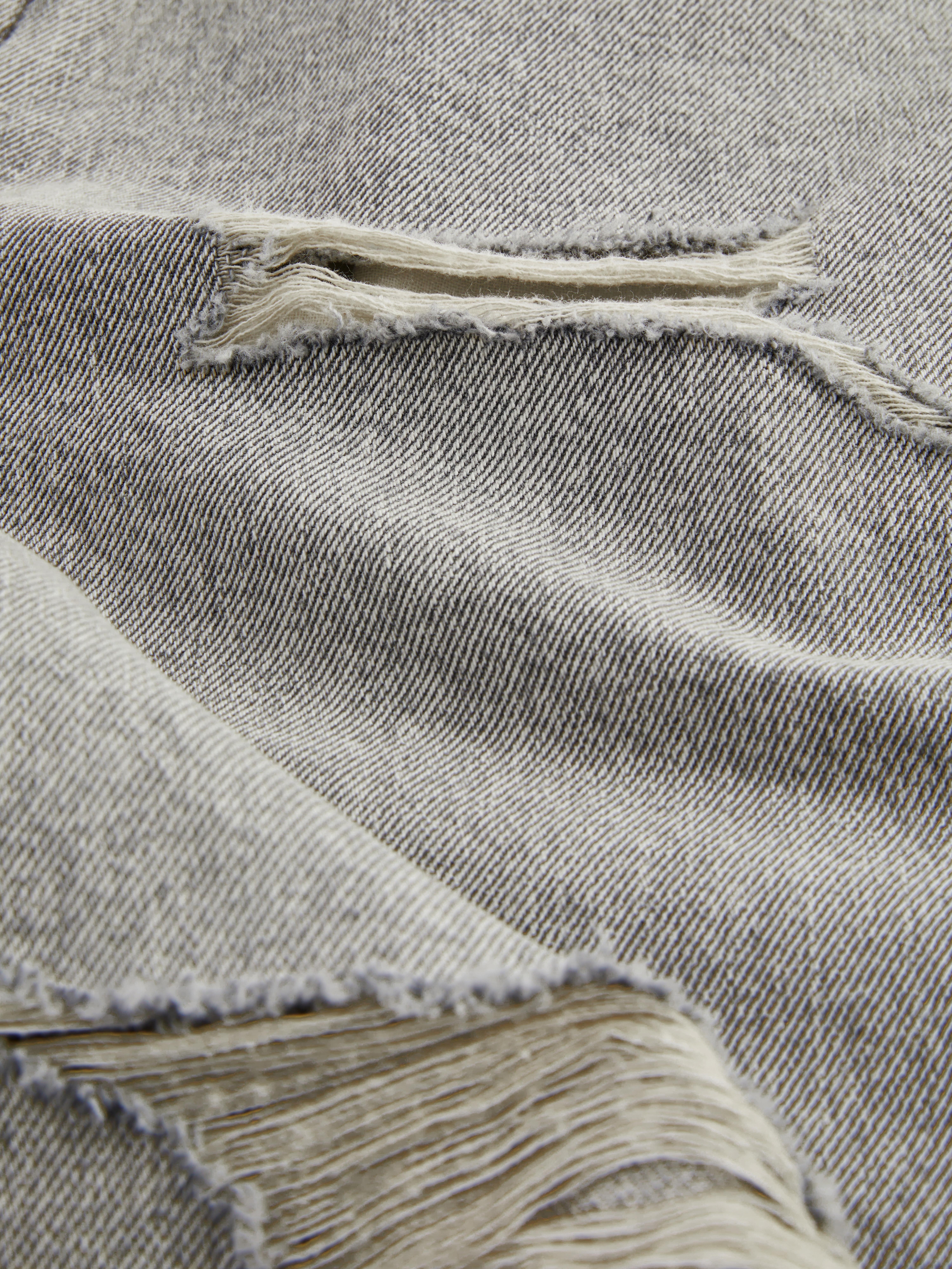 Pantaloncini jeans strappati