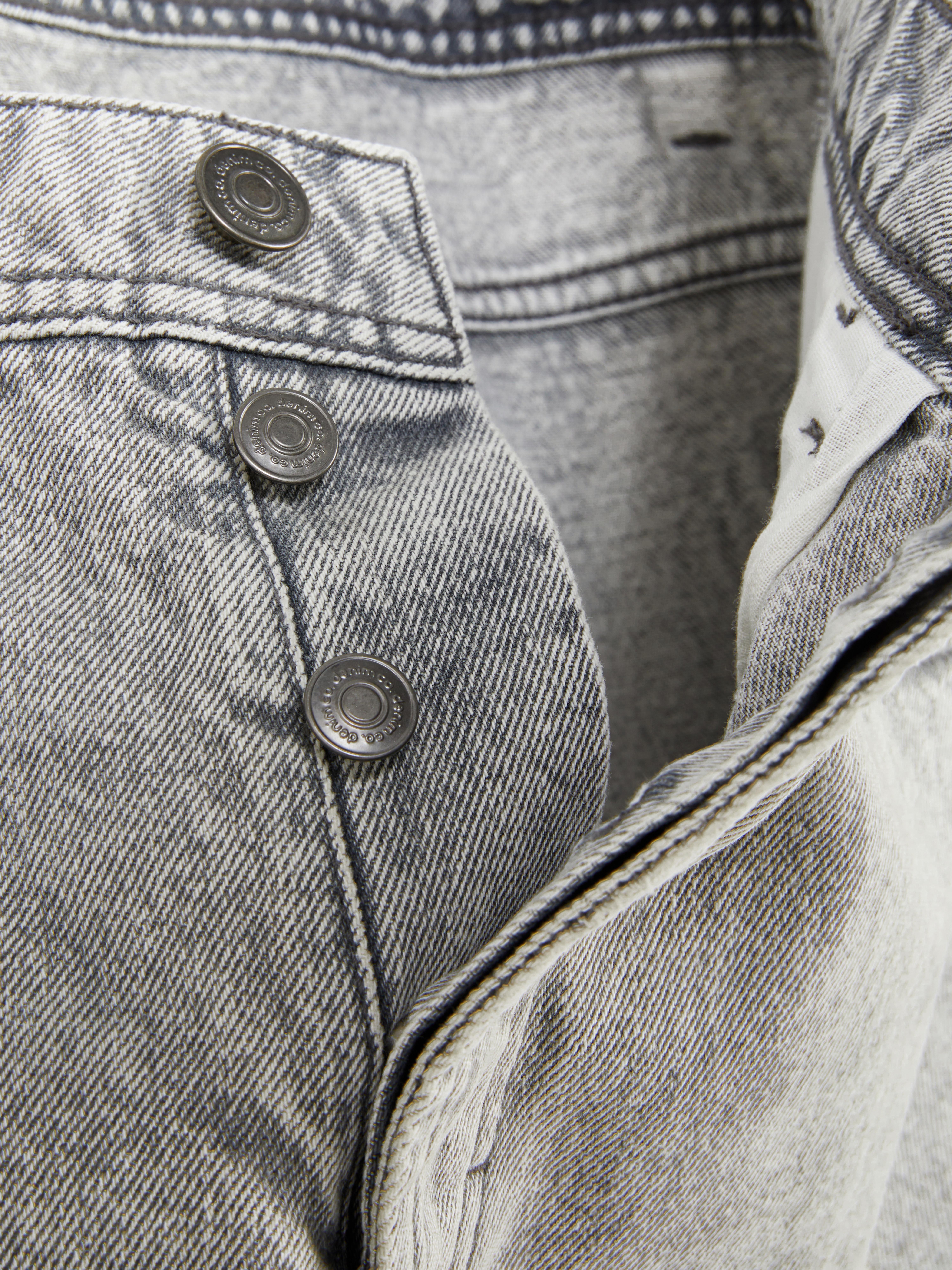 Pantaloncini jeans strappati