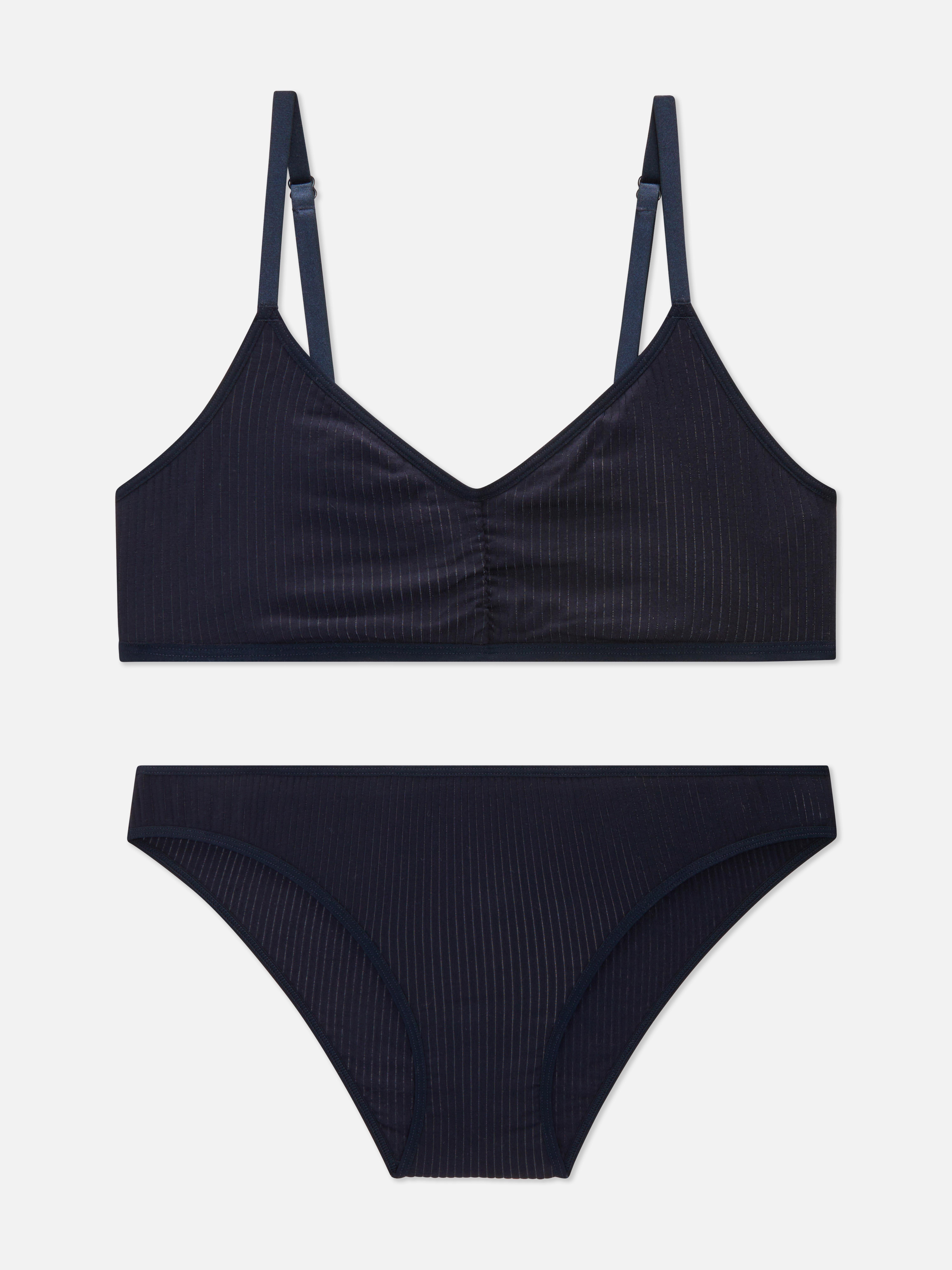 Completo con reggiseno e slip da notte