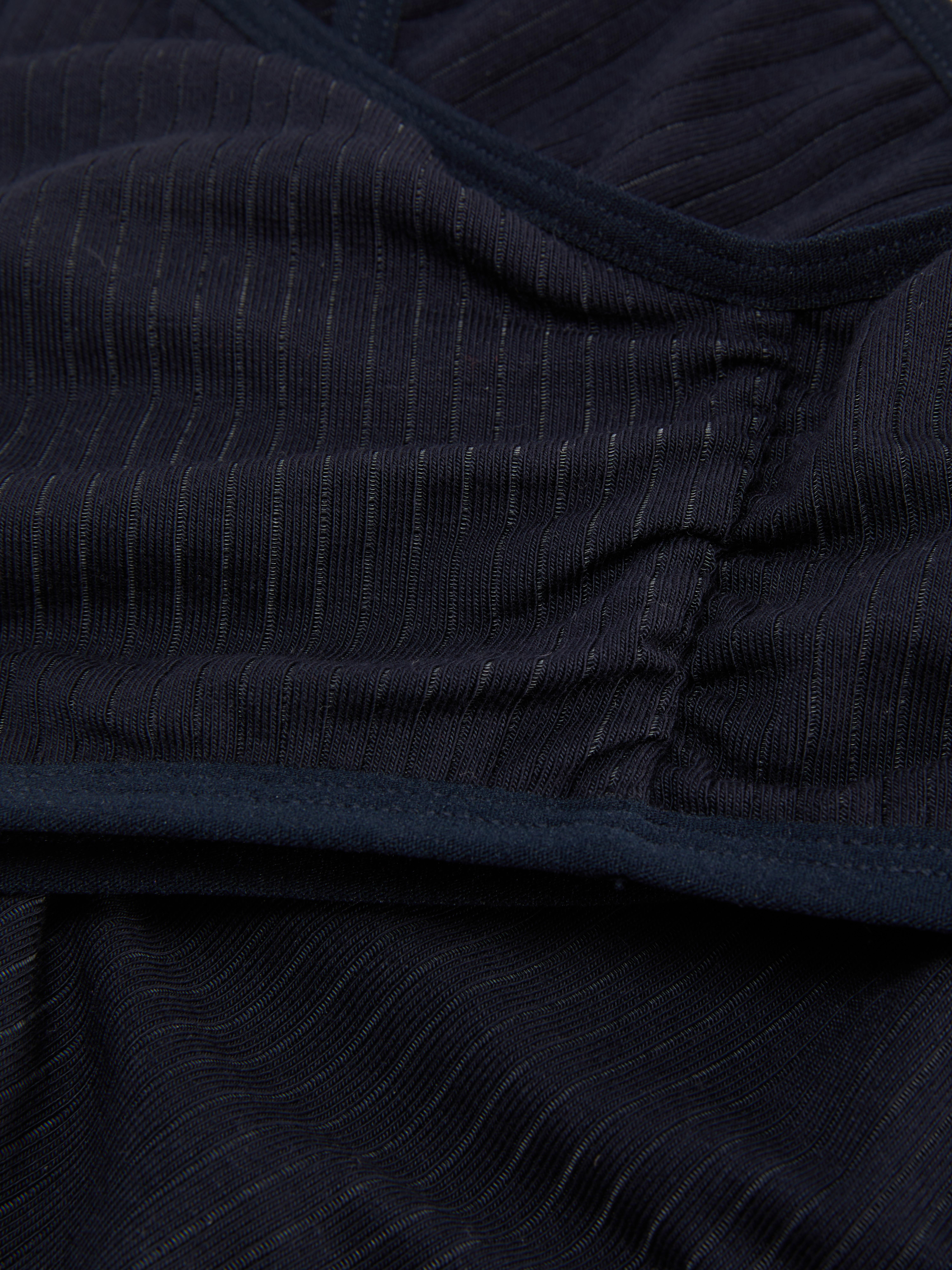 Completo con reggiseno e slip da notte