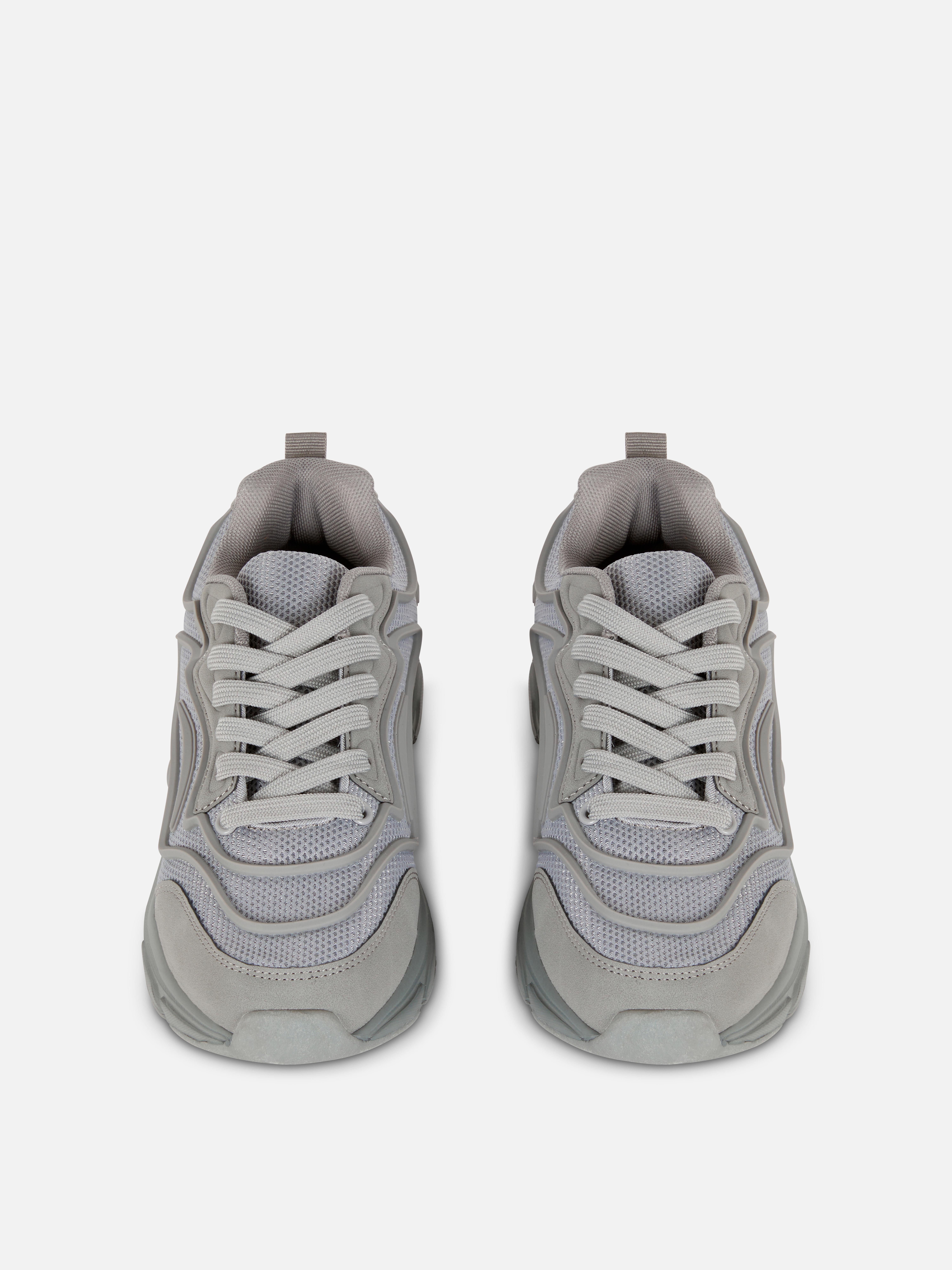Netzstoff-Sneakers mit dicker Sohle