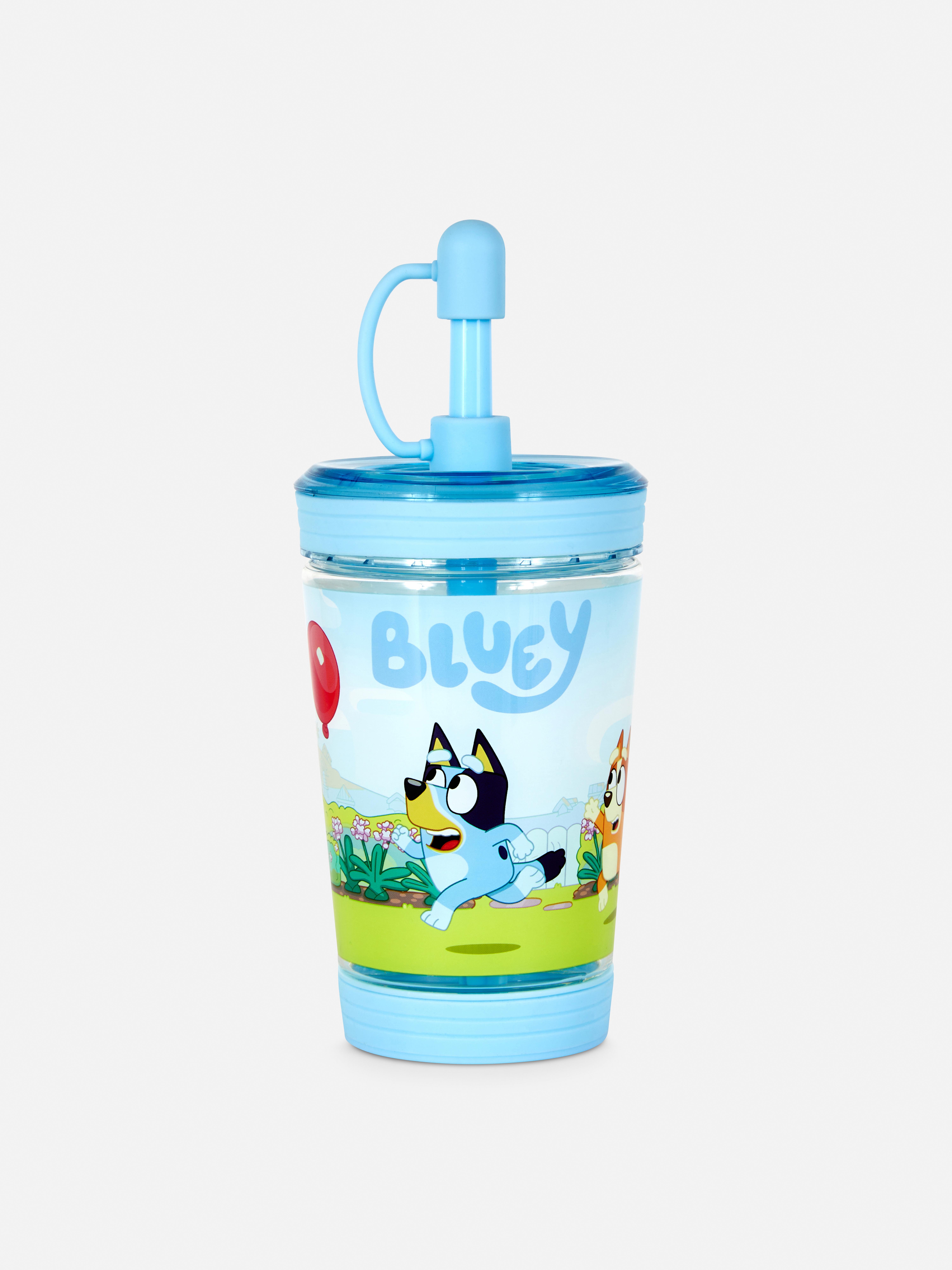 Tazza blu con cannuccia