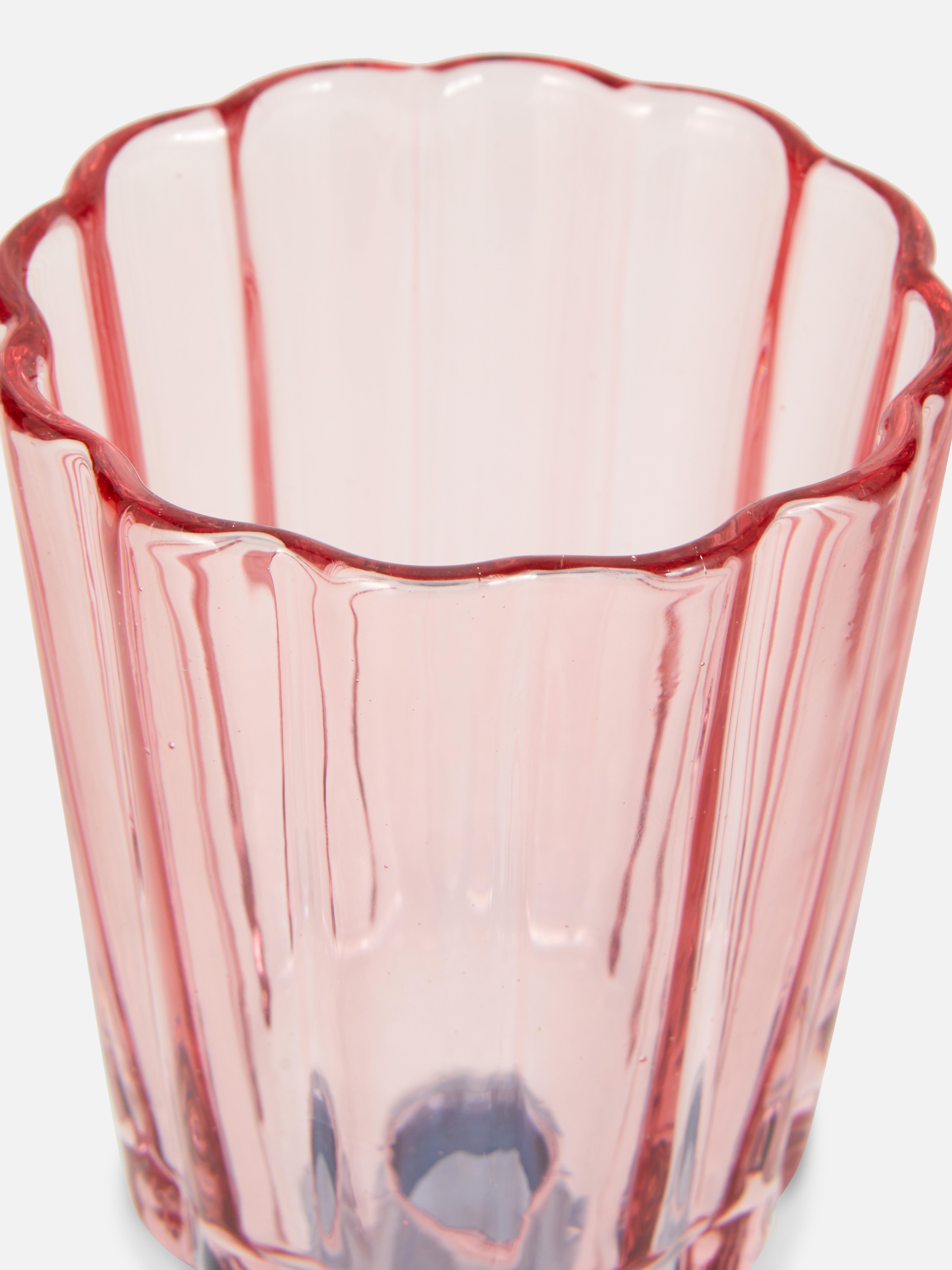 Wijnglas met bloemvormige voet