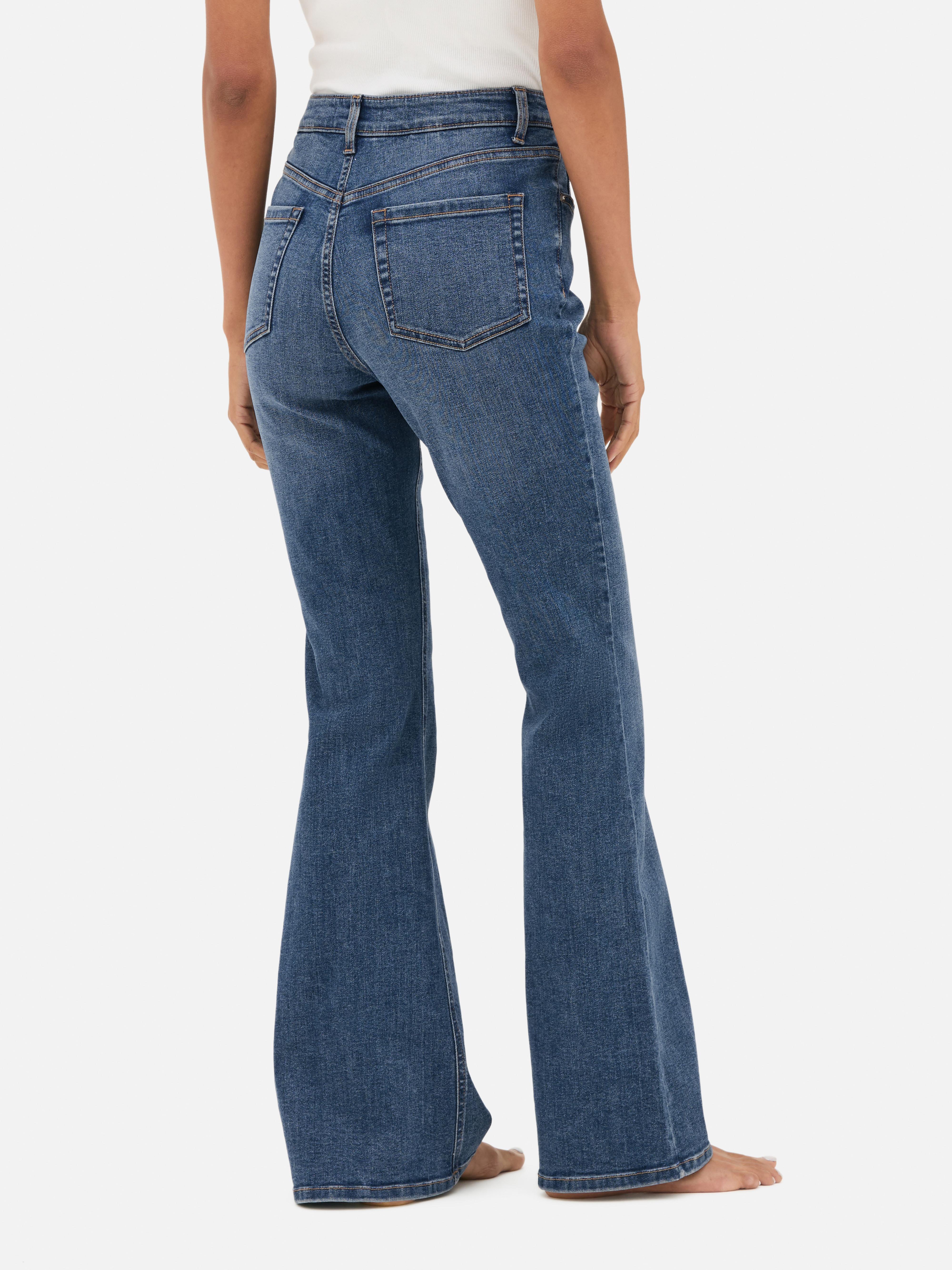 Denim-Jeans mit ausgestelltem Bein