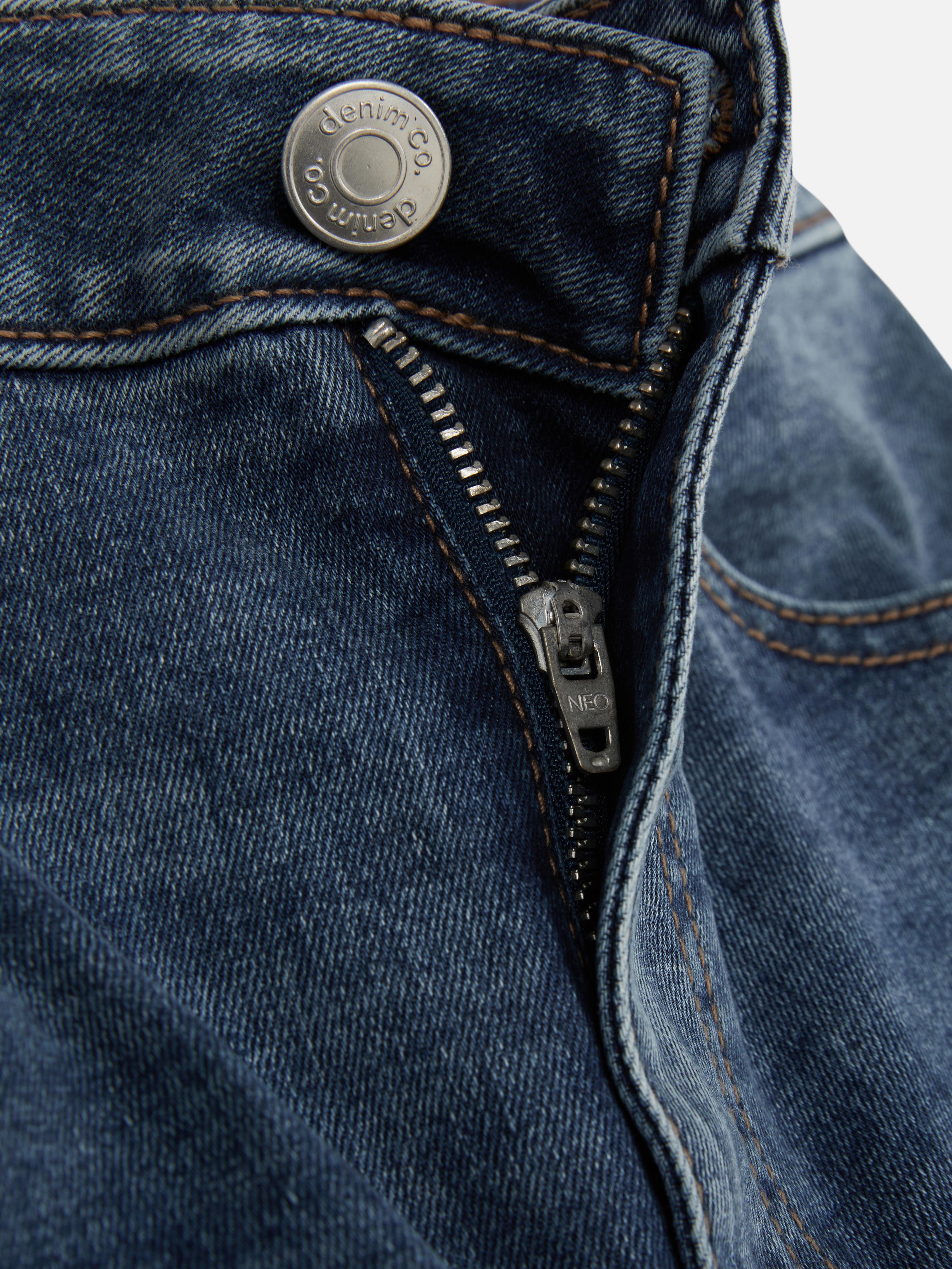 Denim-Jeans mit ausgestelltem Bein