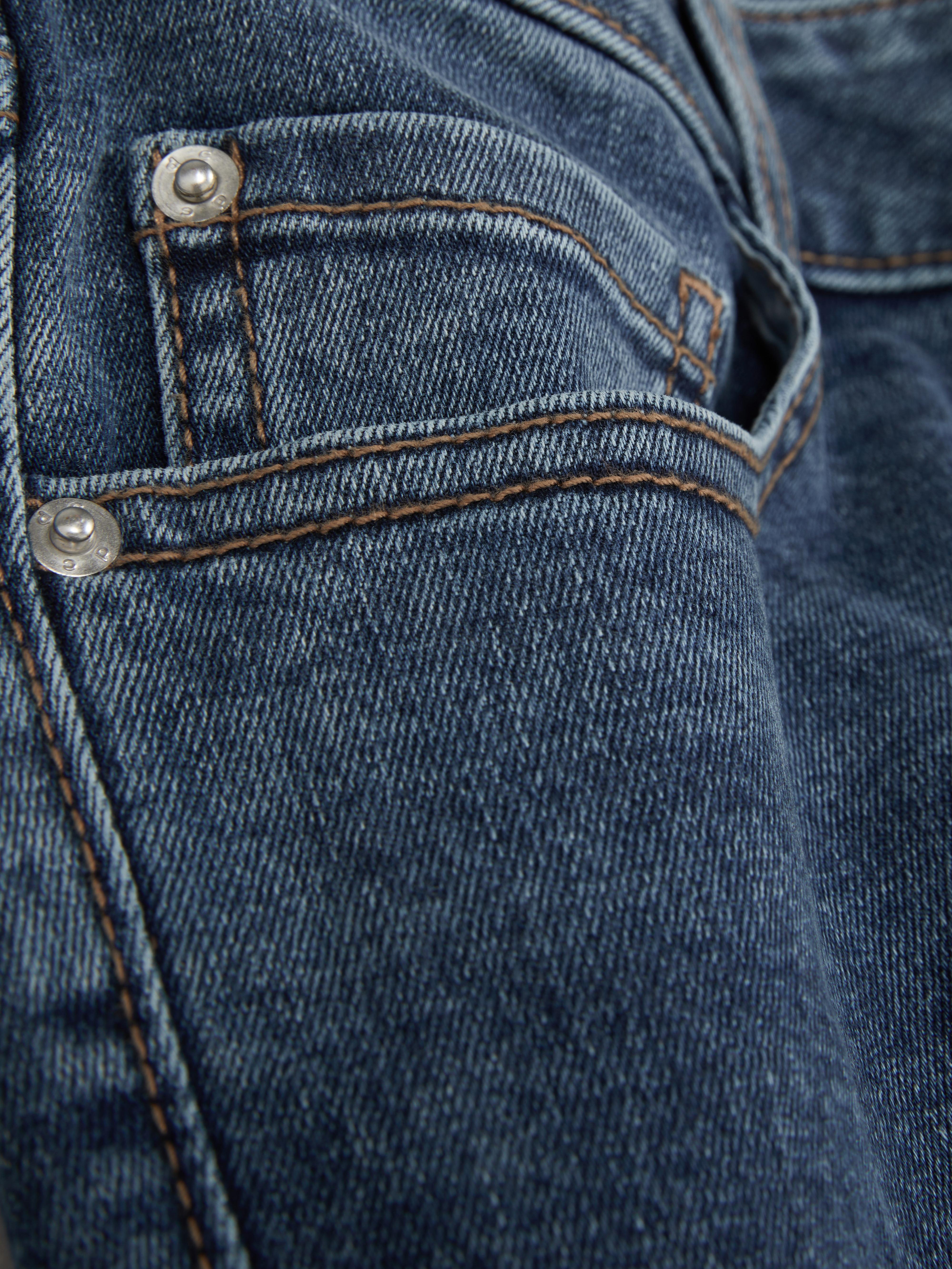 Denim-Jeans mit ausgestelltem Bein