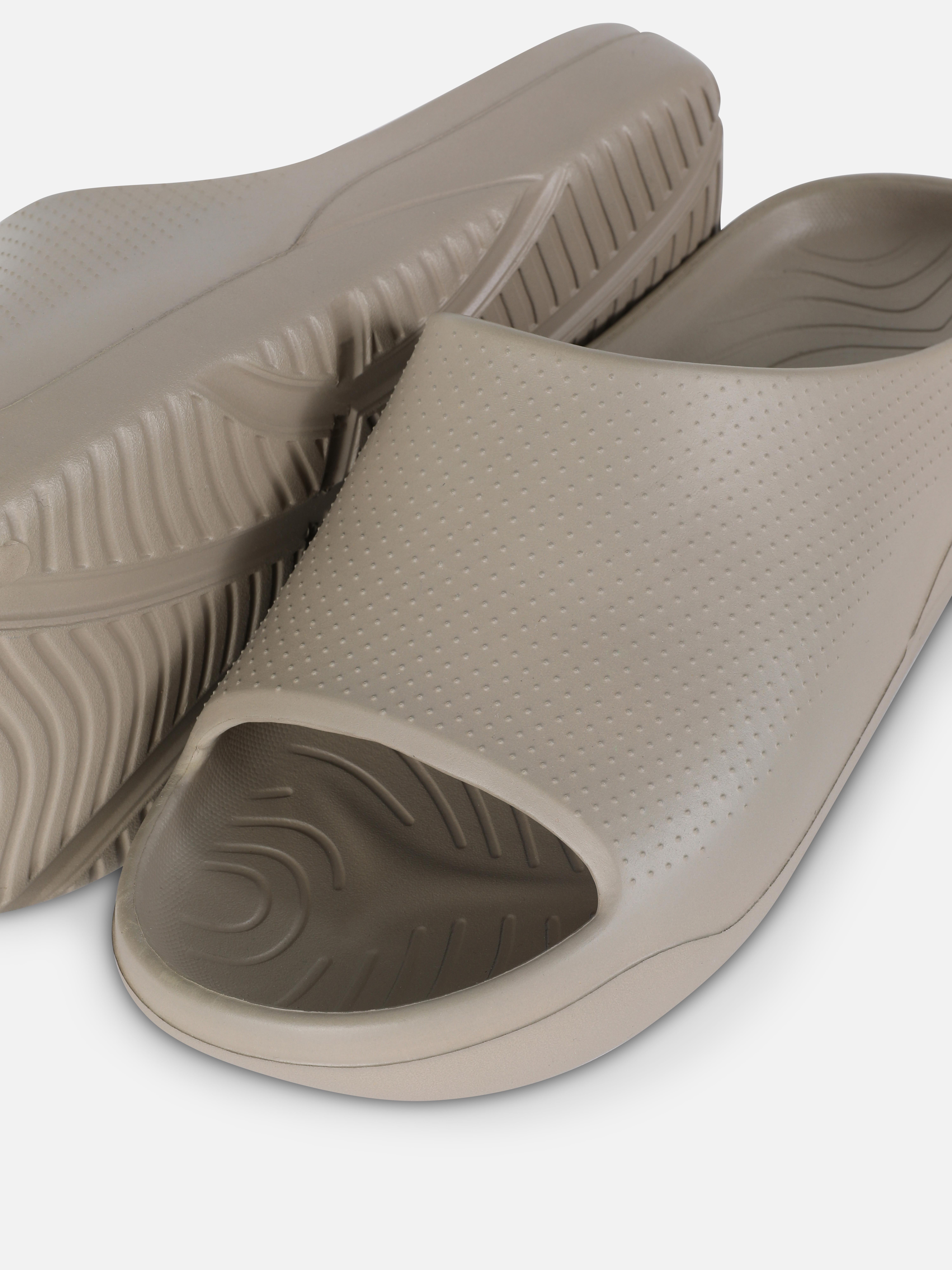 Chanclas de piscina texturizadas