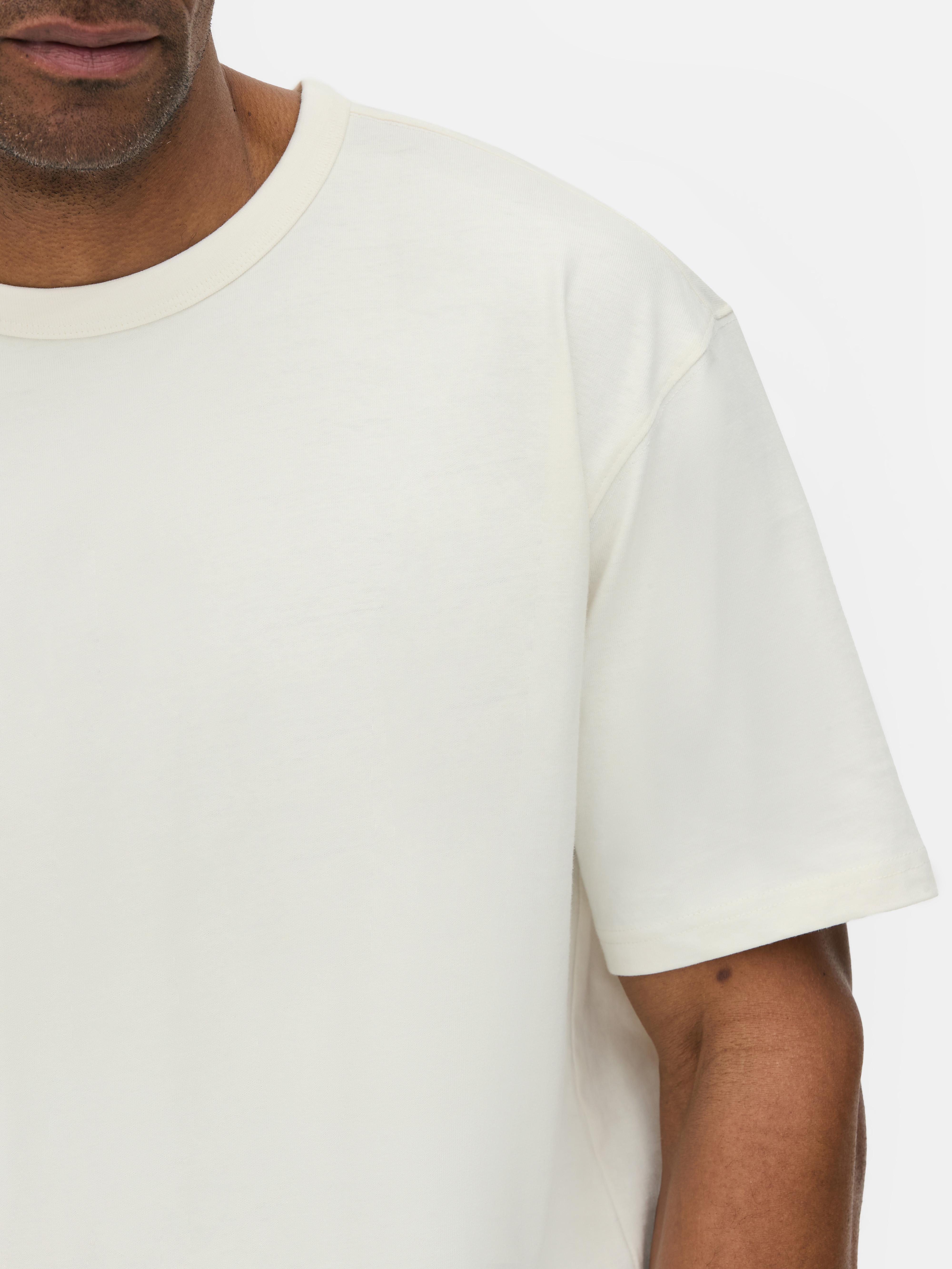 T-shirt o luźnym kroju