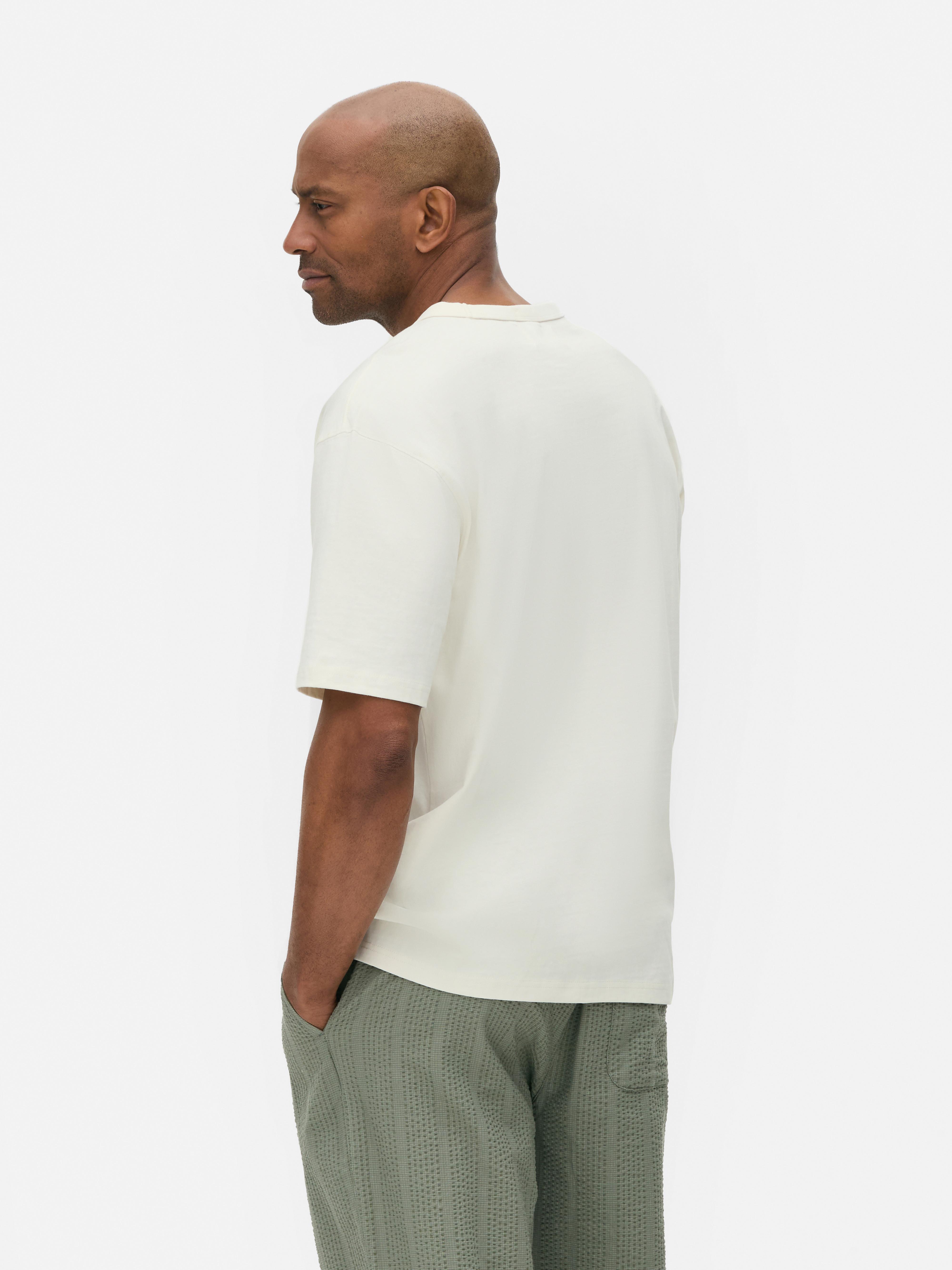 T-shirt o luźnym kroju