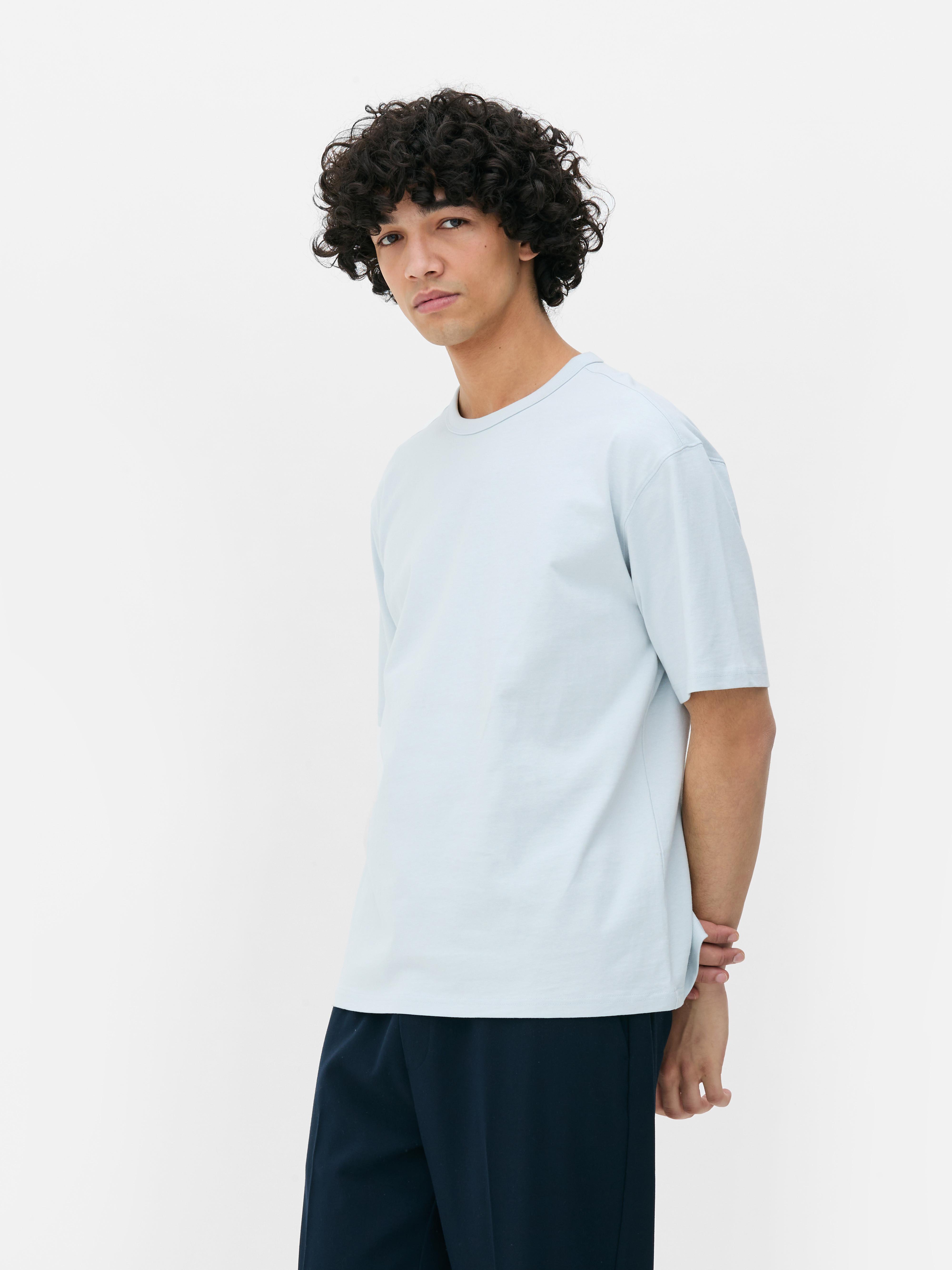 T-shirt o luźnym kroju
