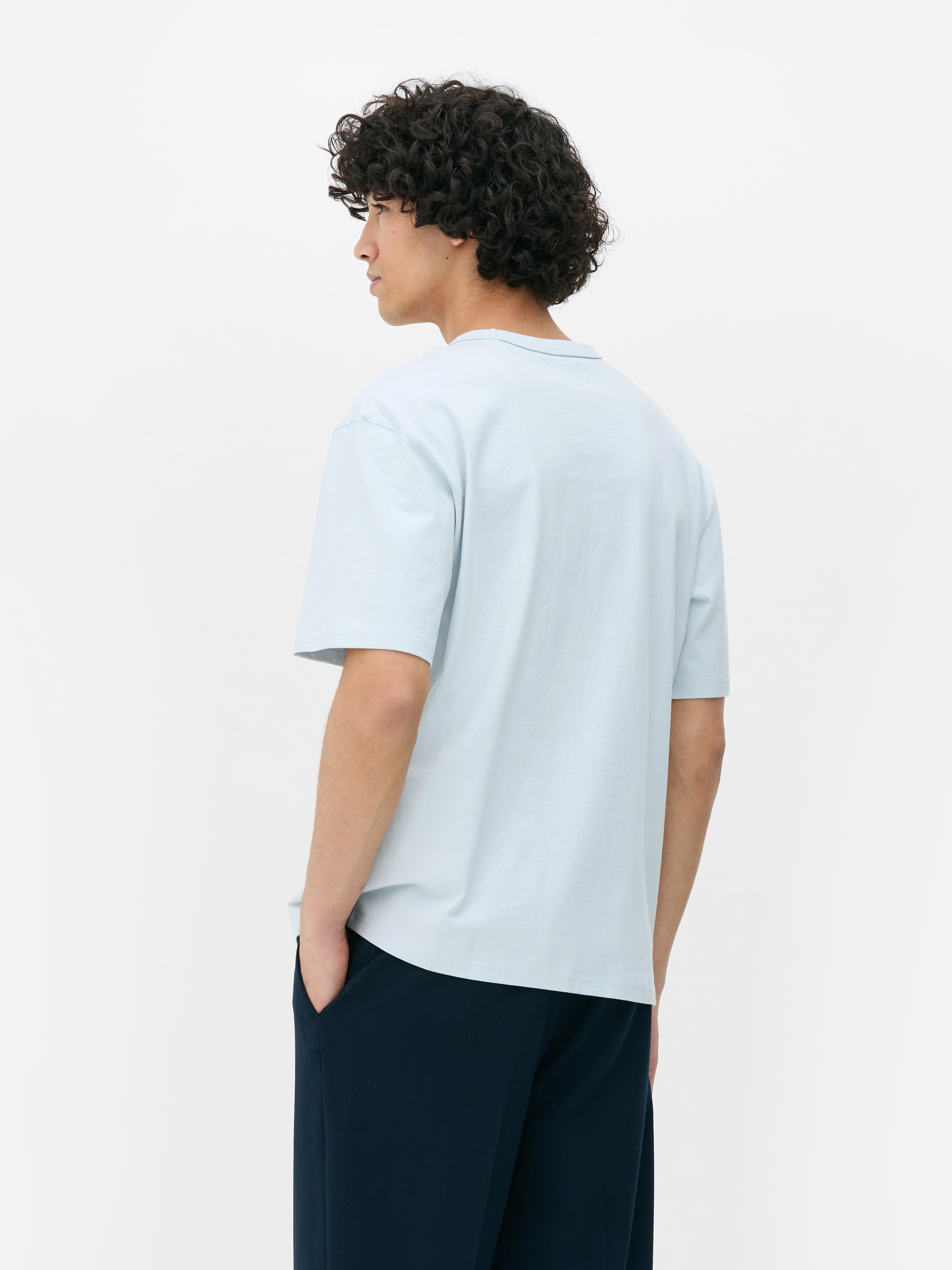 T-shirt o luźnym kroju