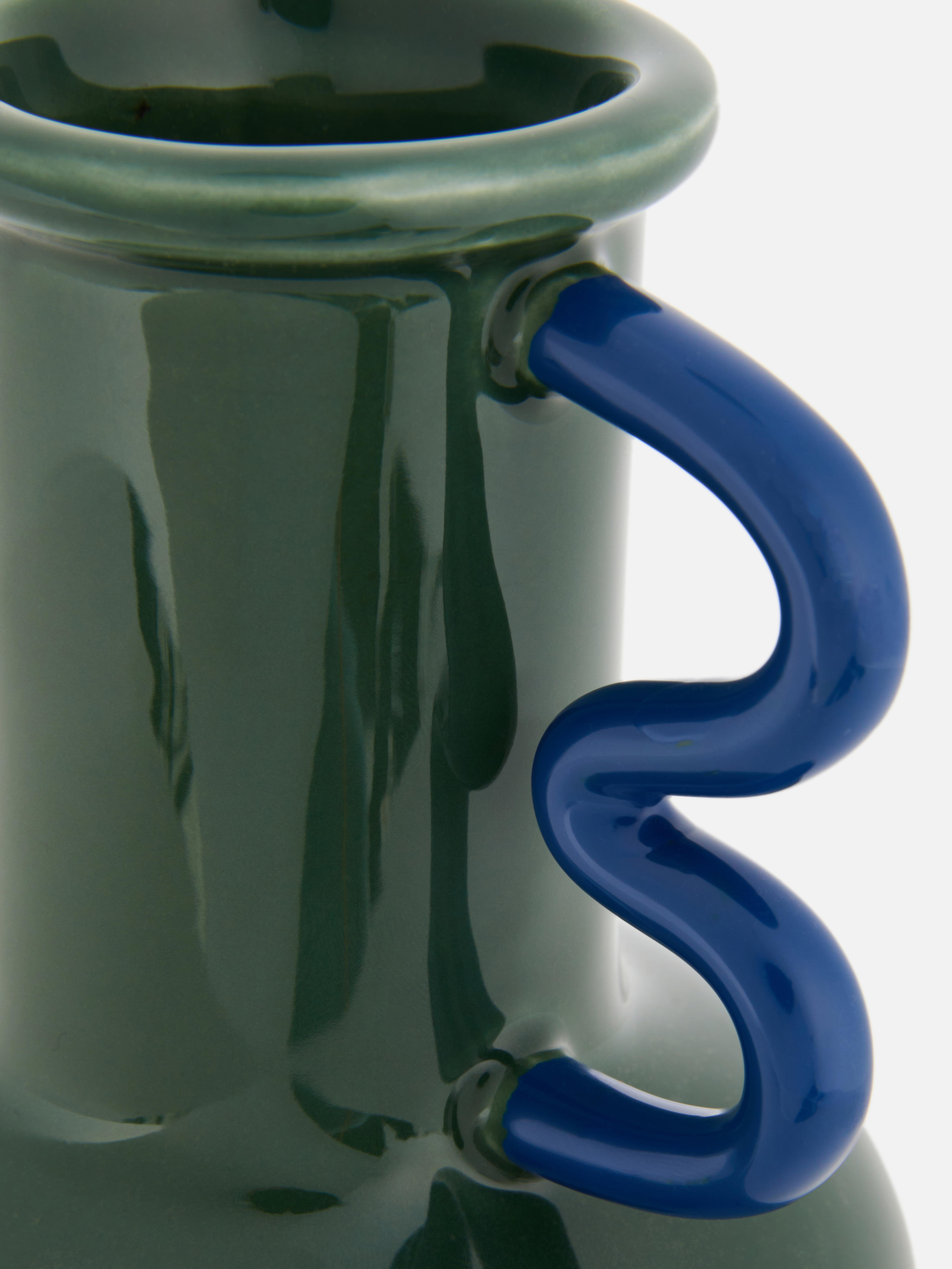 Caraffa soprammobile con manico a onda