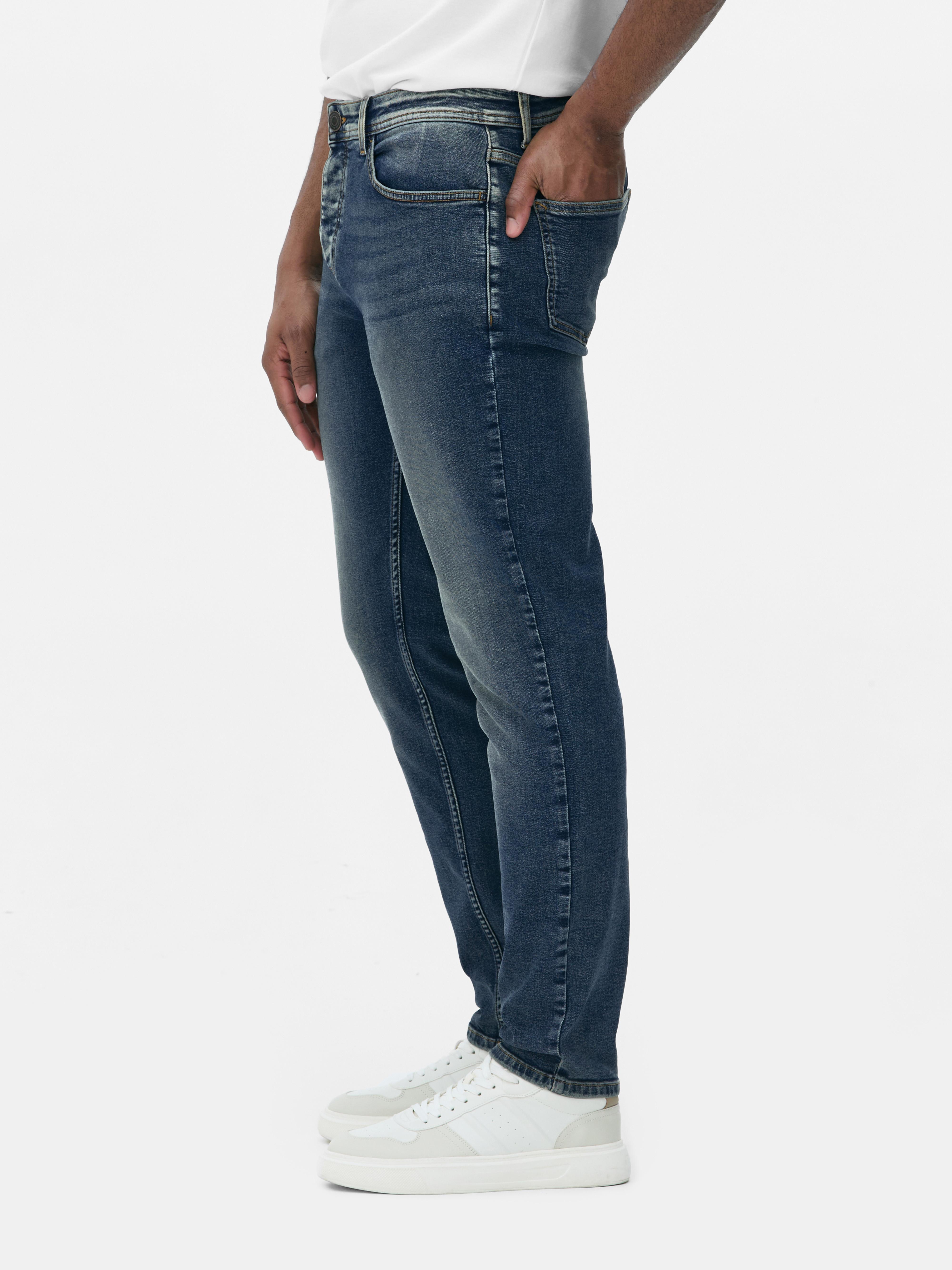 Stretchjeans met aansluitende pijpen
