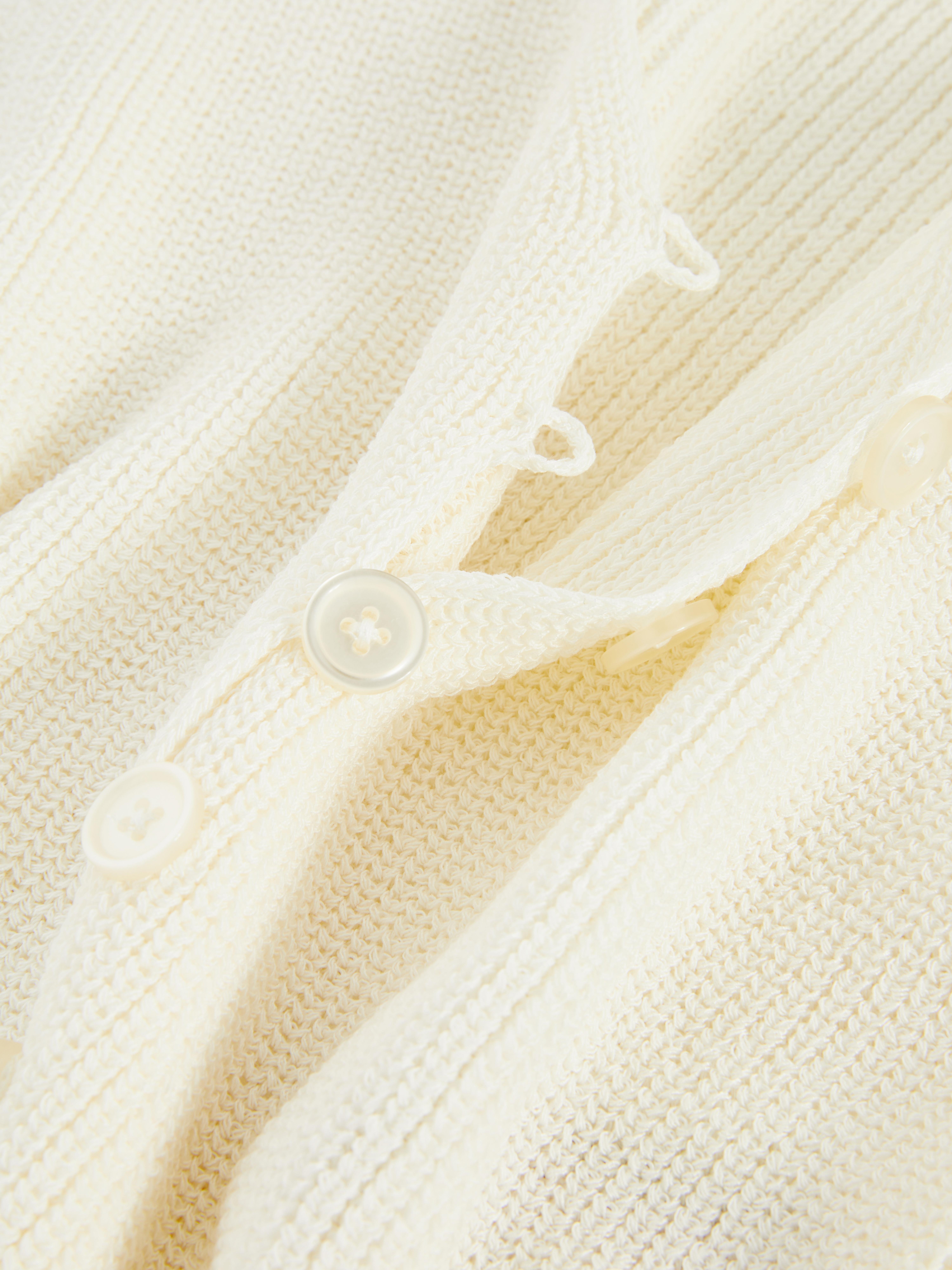 Strickweste mit Knöpfen