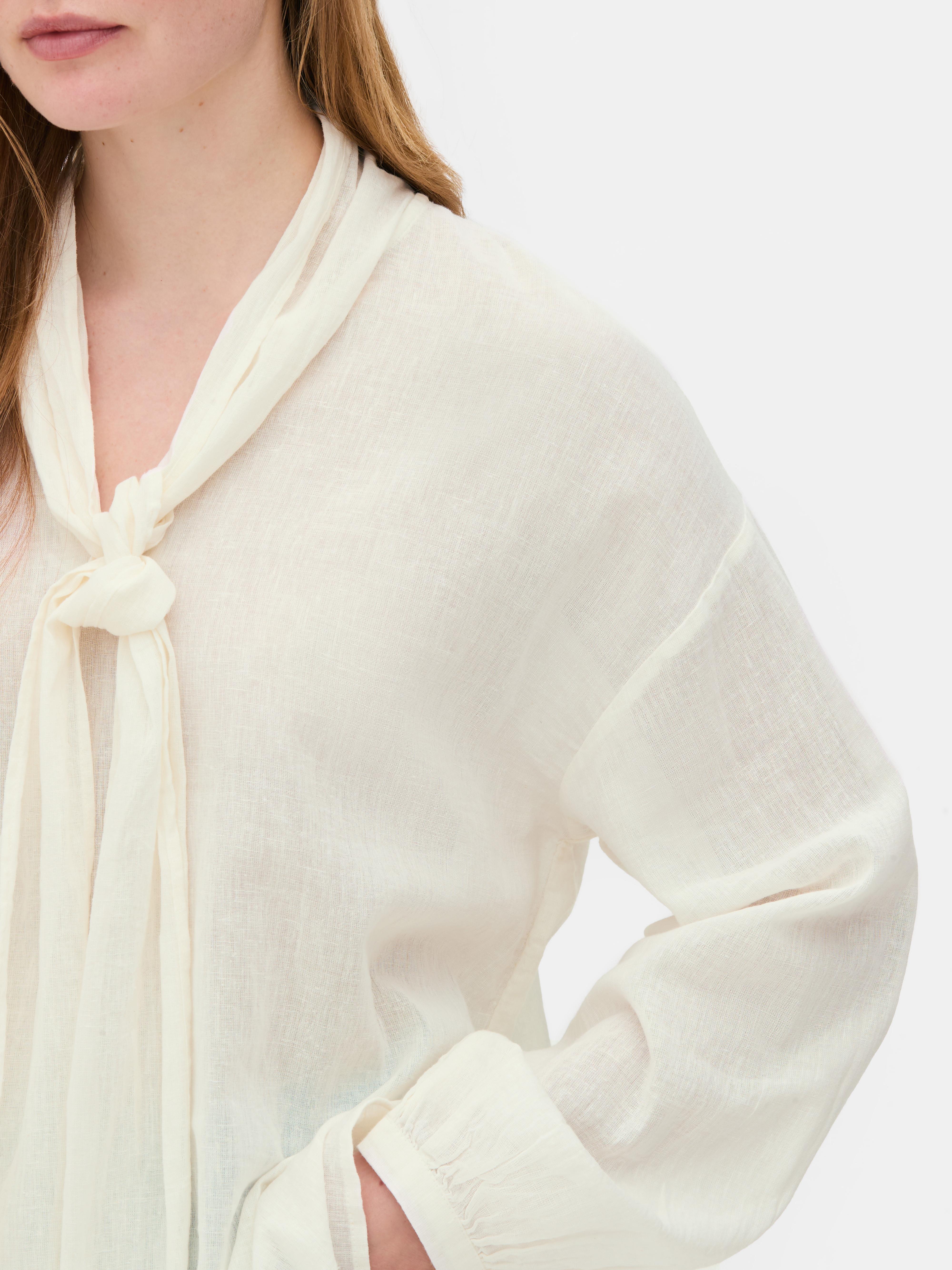 Blouse met strikkraag The Edit