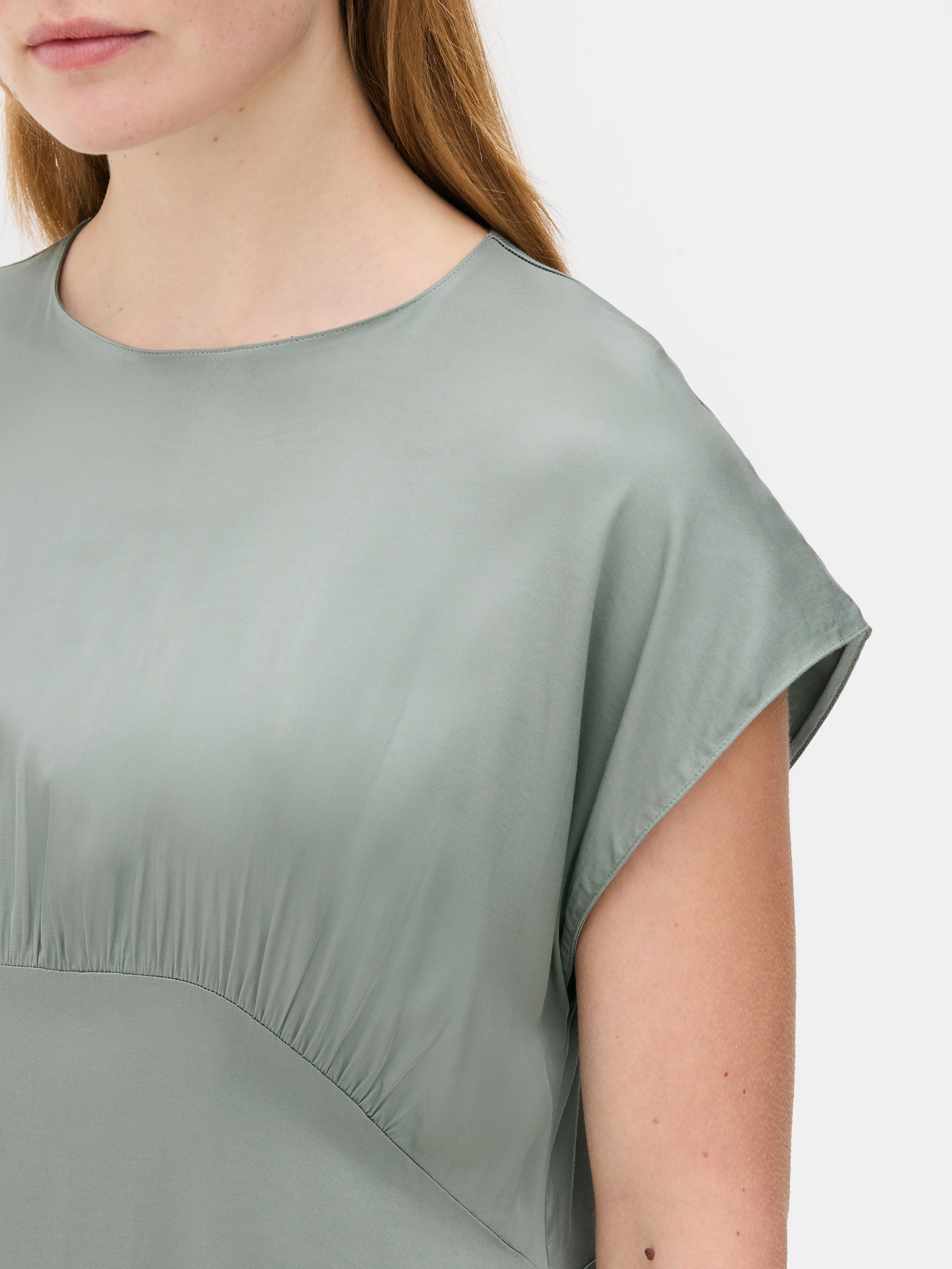 Robe mi-longue en satin The Edit