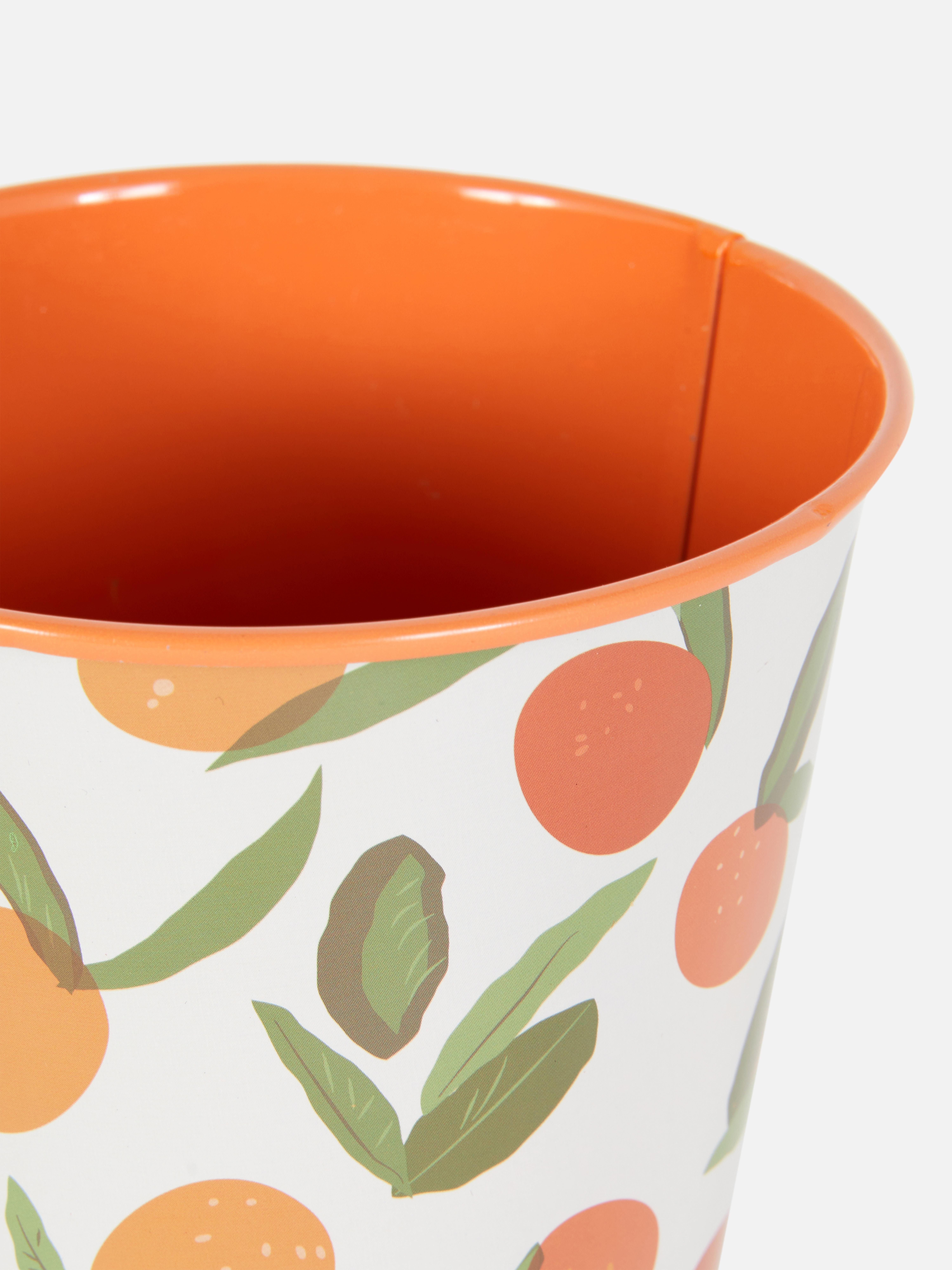 Cache-pot en métal
