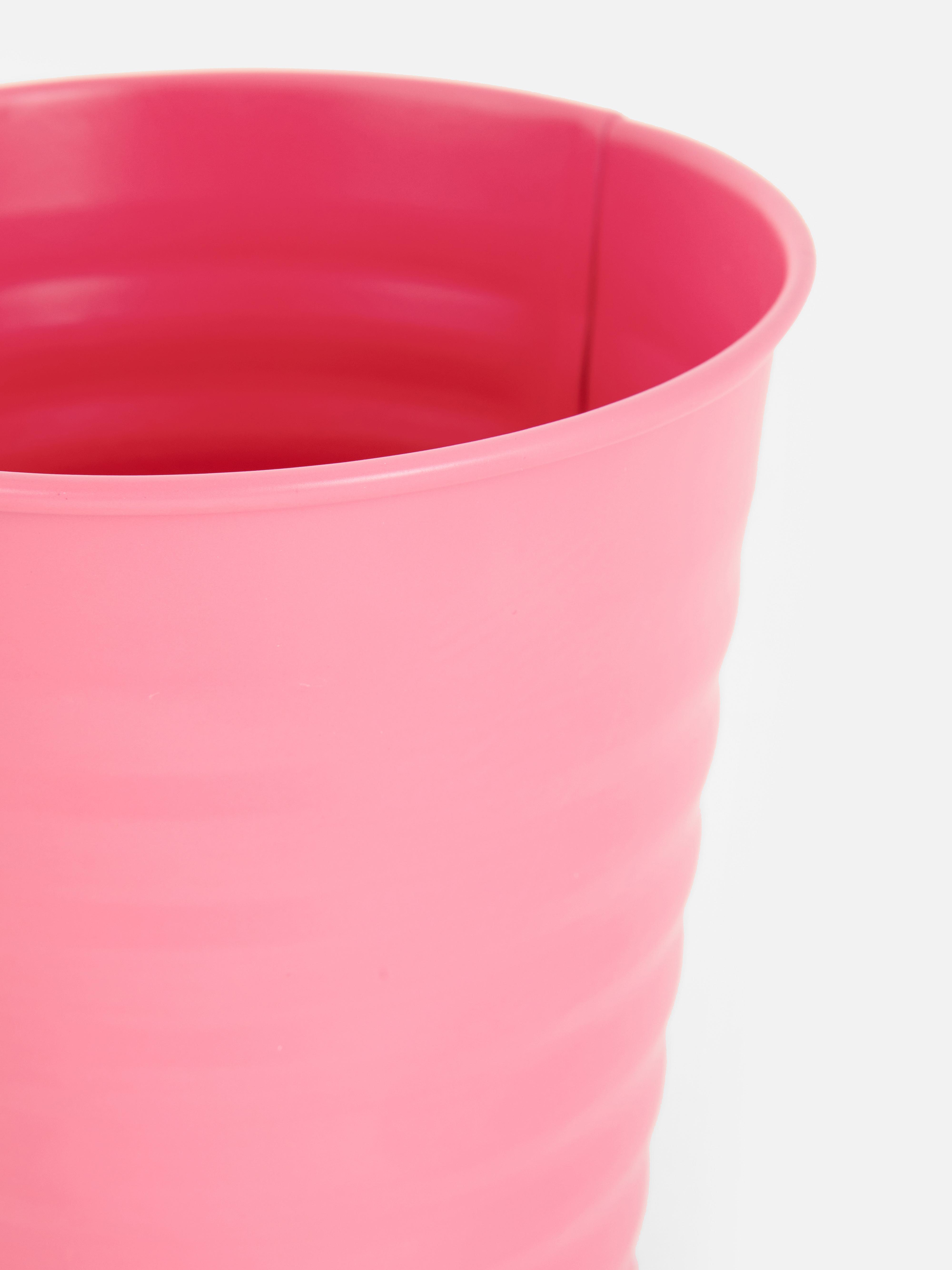 Cache-pot en métal