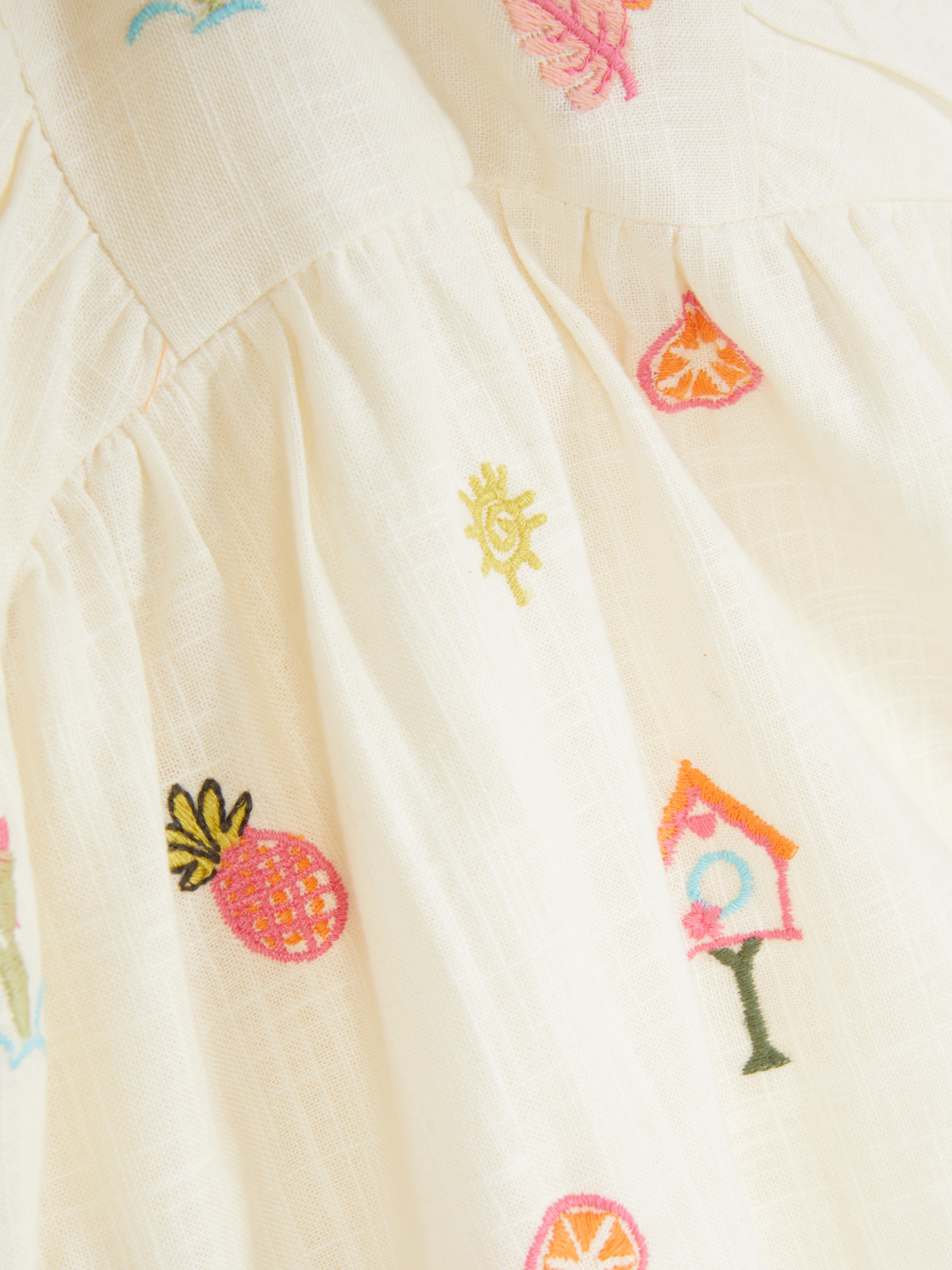 Besticktes Kleid mit Bogenkante