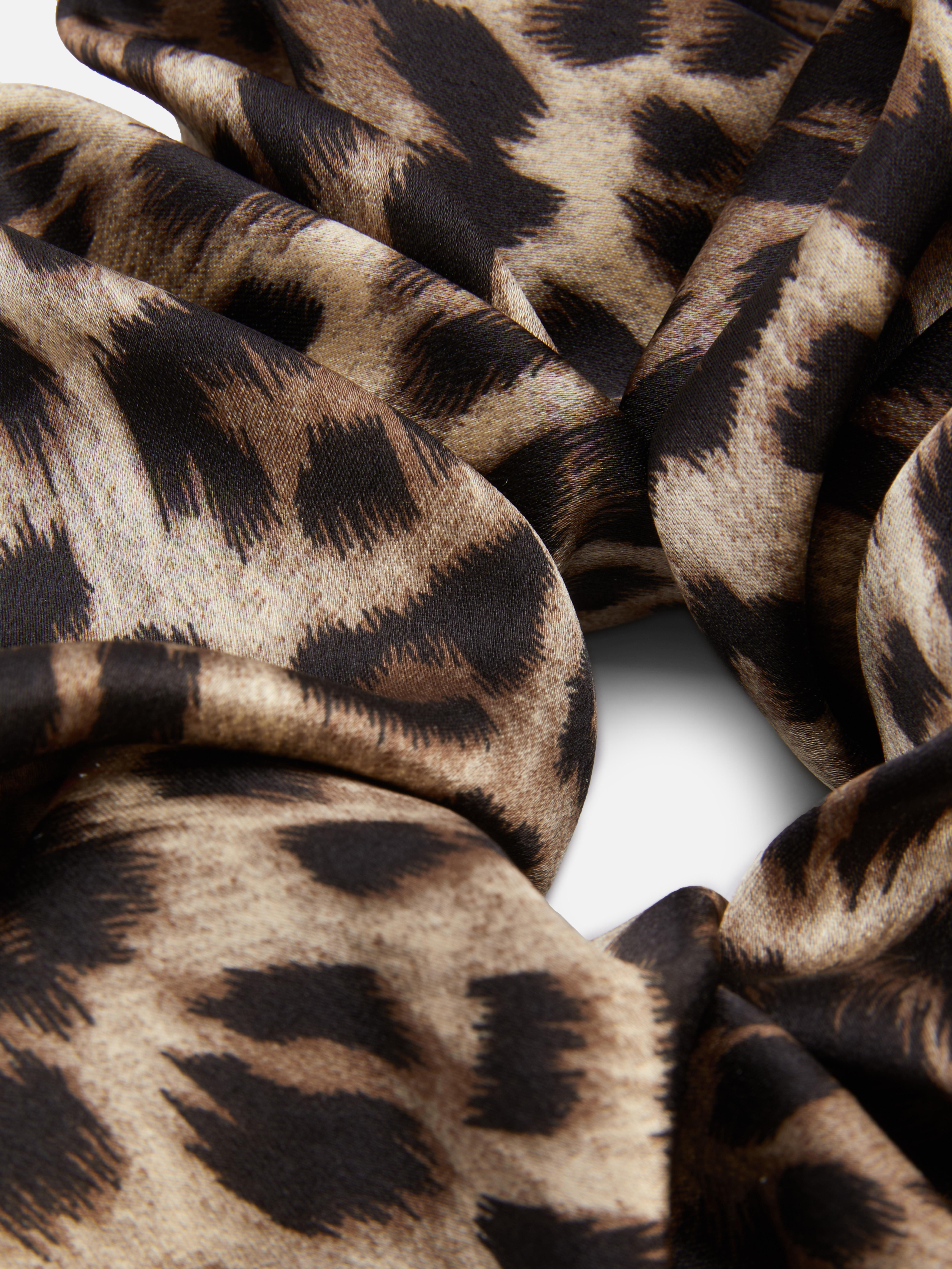 Extra grote scrunchie met luipaardprint