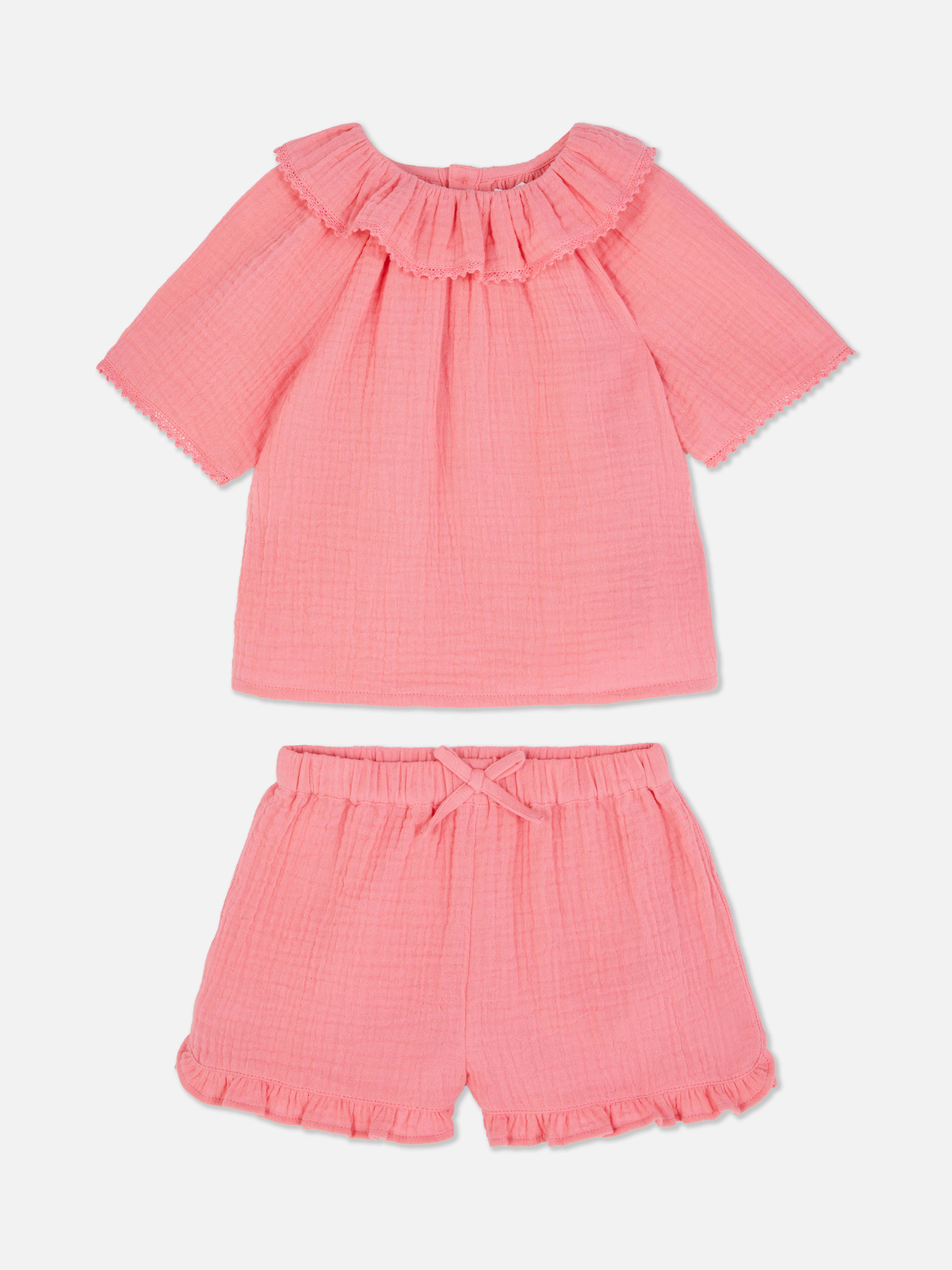 Set aus Bluse mit Kragen und Shorts mit Rüschen