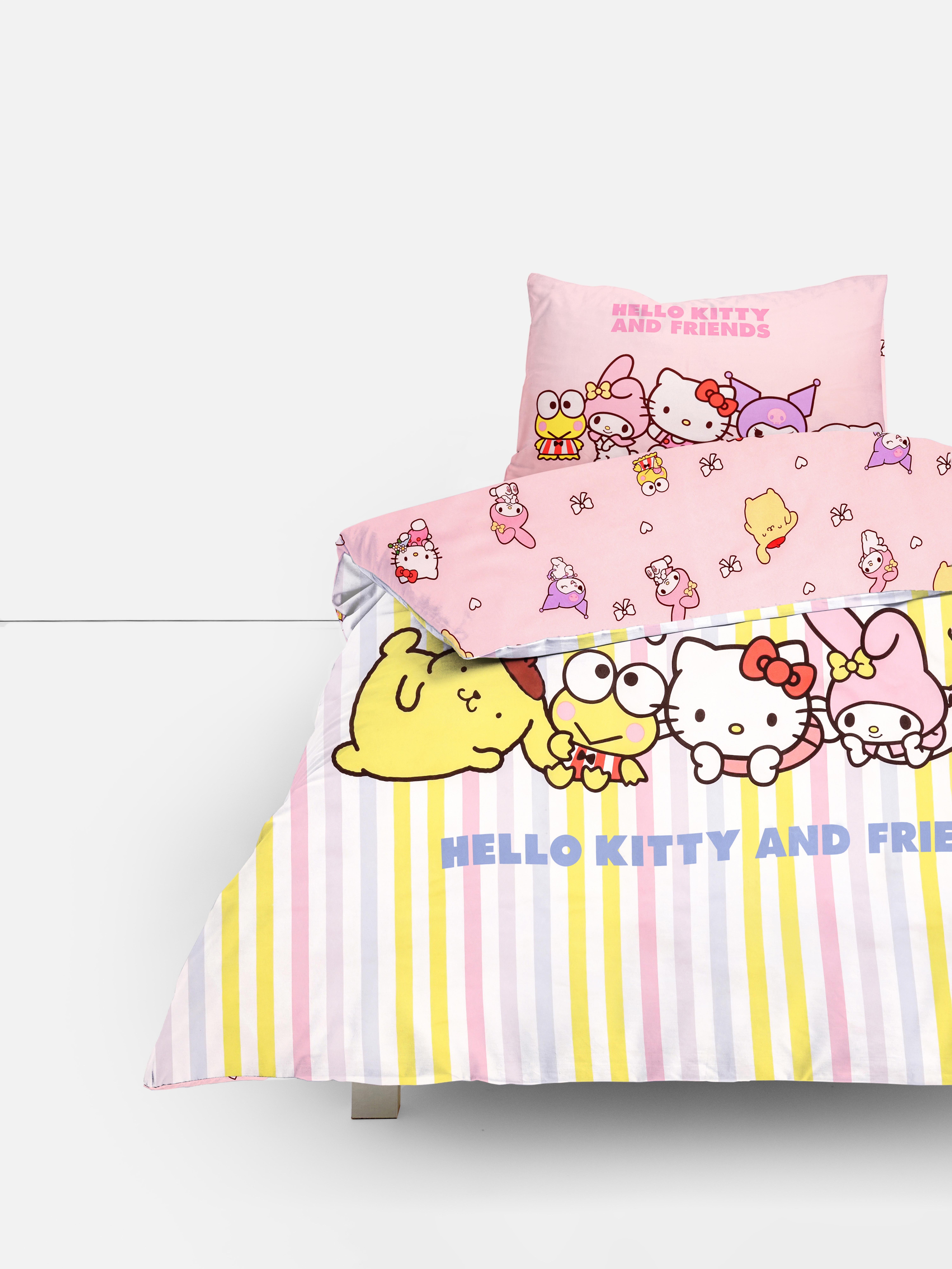 Capa edredão solteiro Hello Kitty and Friends reversível