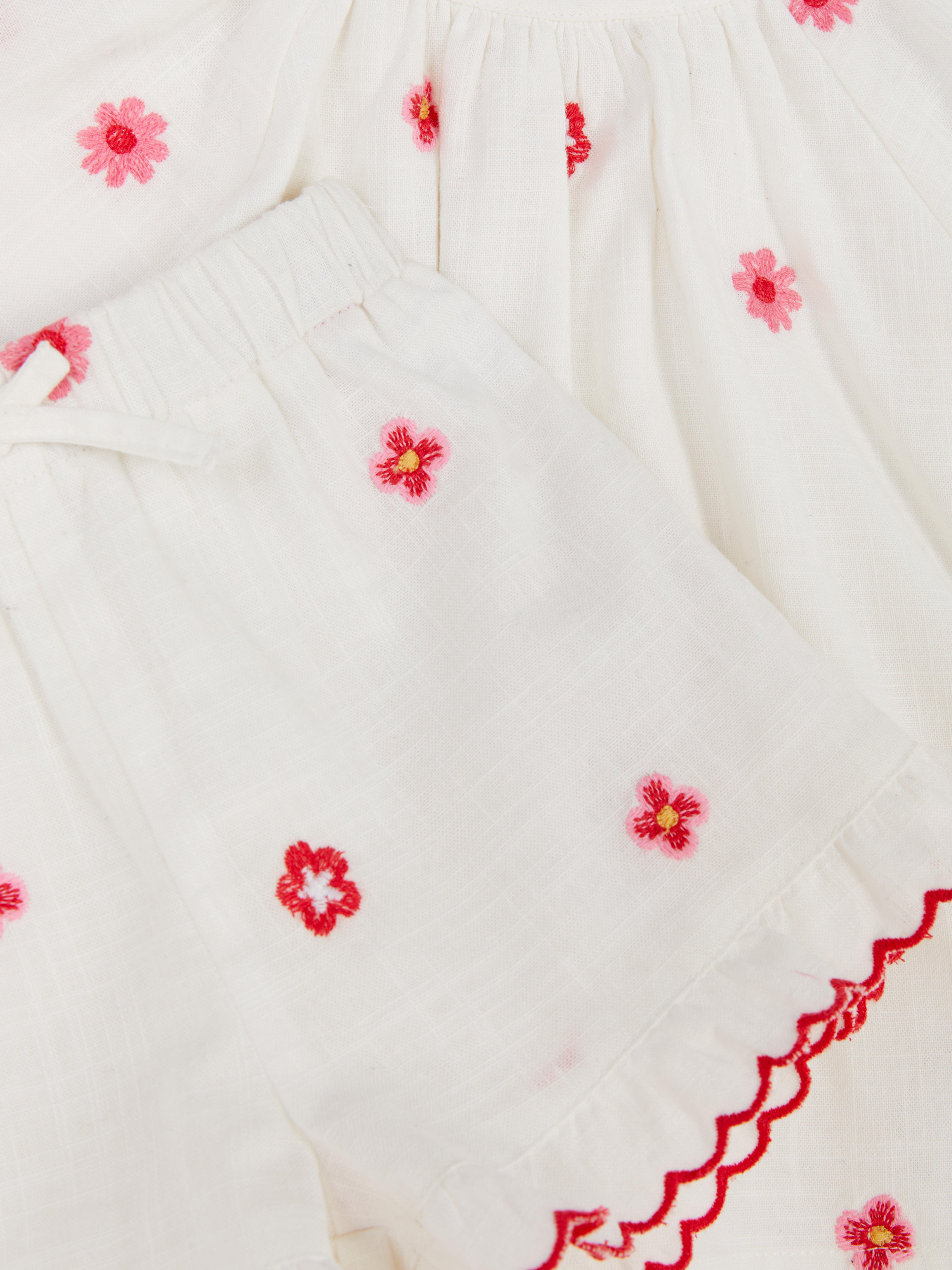 Set aus Top und Shorts mit Blumenstickerei