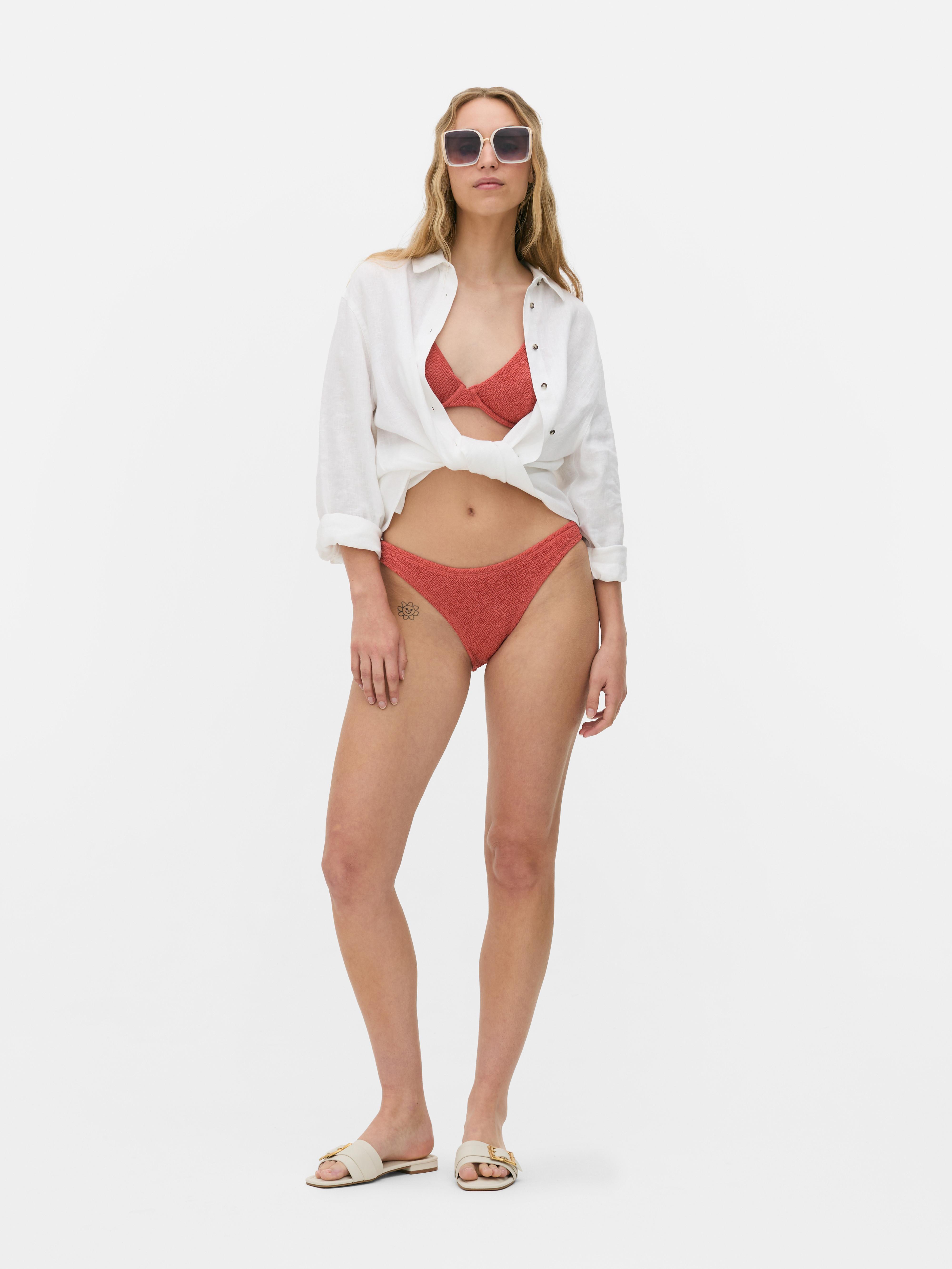 Krepové pruhované vykrojené bikiny