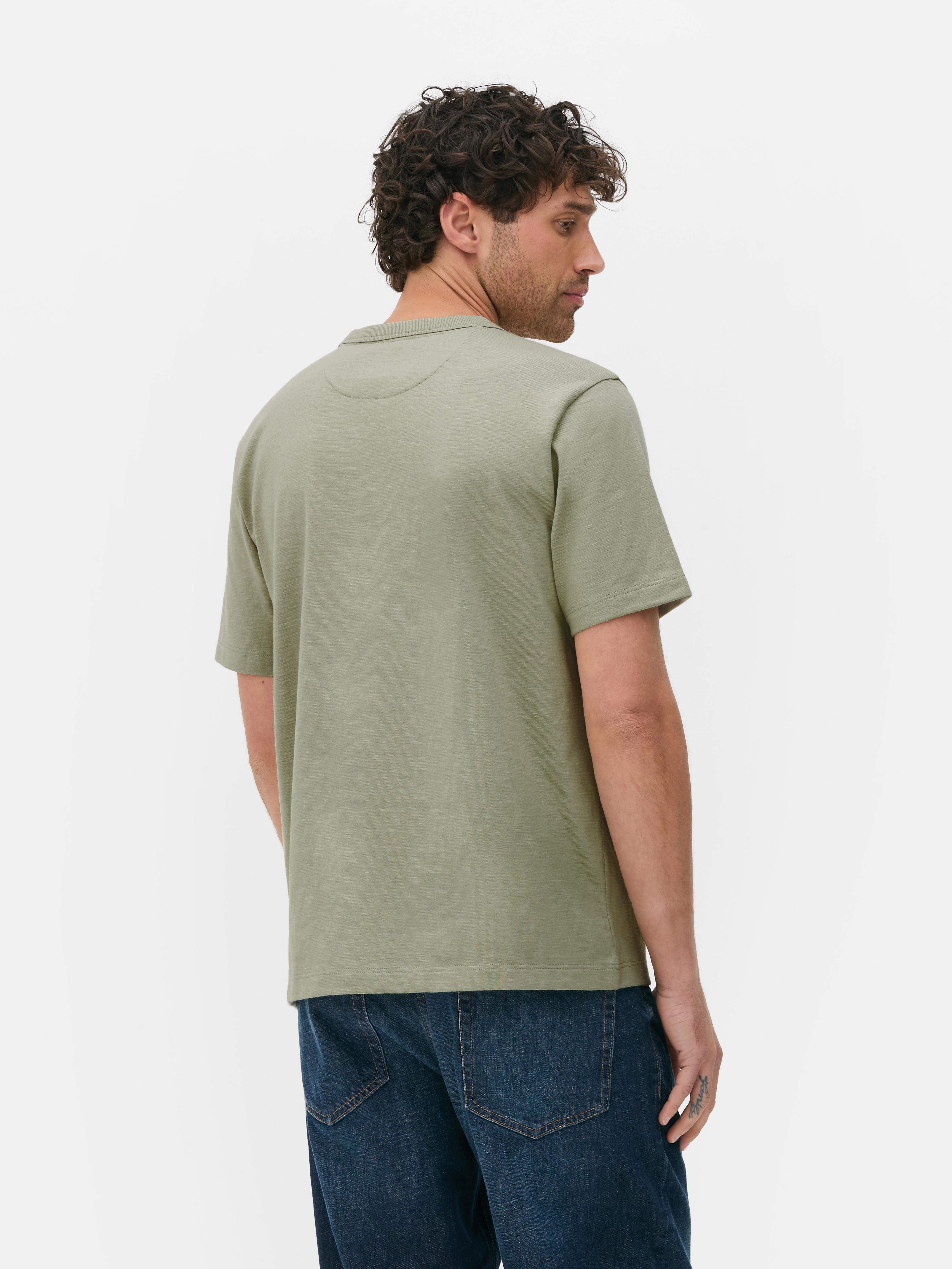 Kurzärmeliges „The Stronghold“ T-Shirt aus Flammengarn