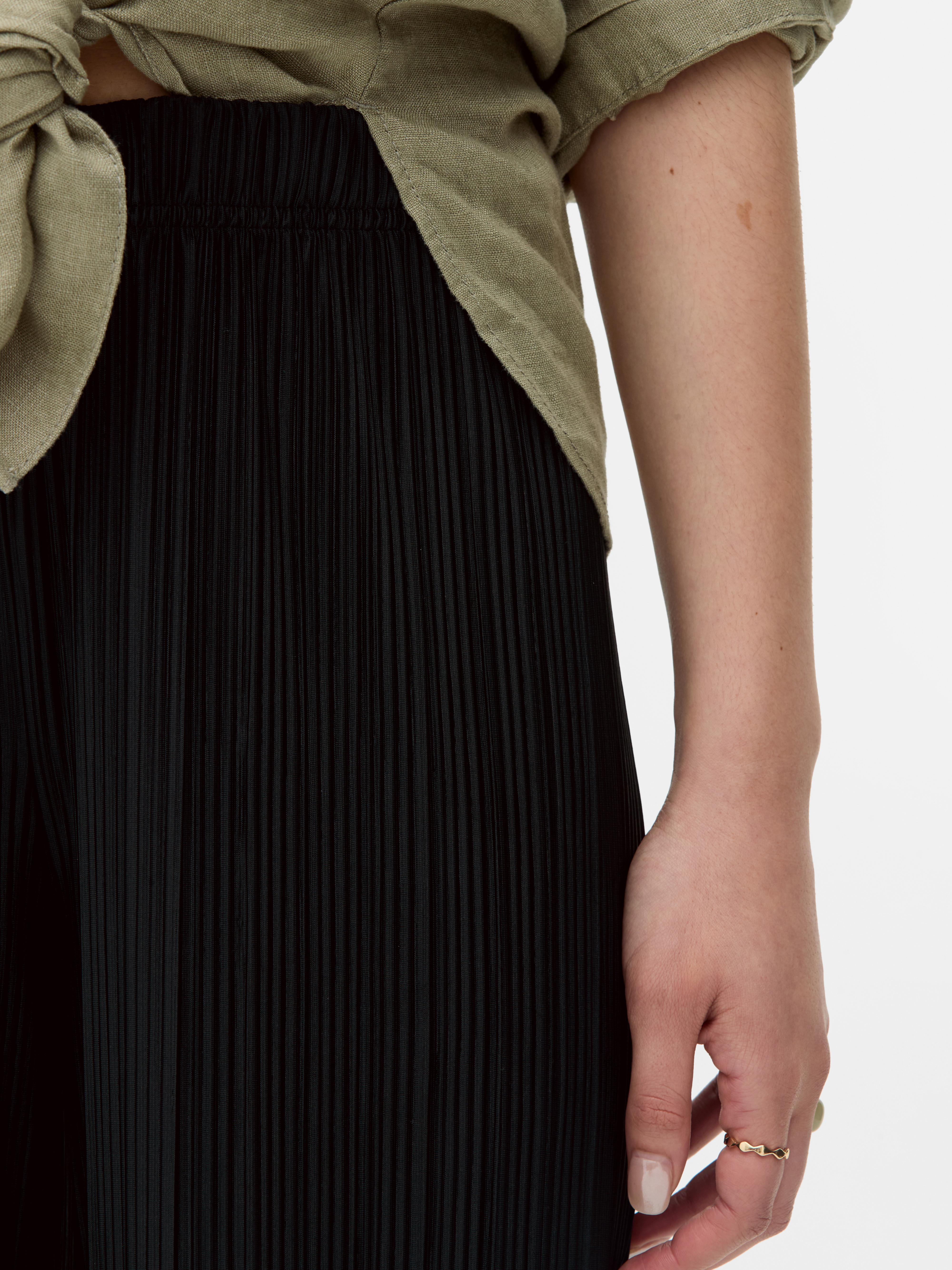 Plissierte Hose mit weitem Bein