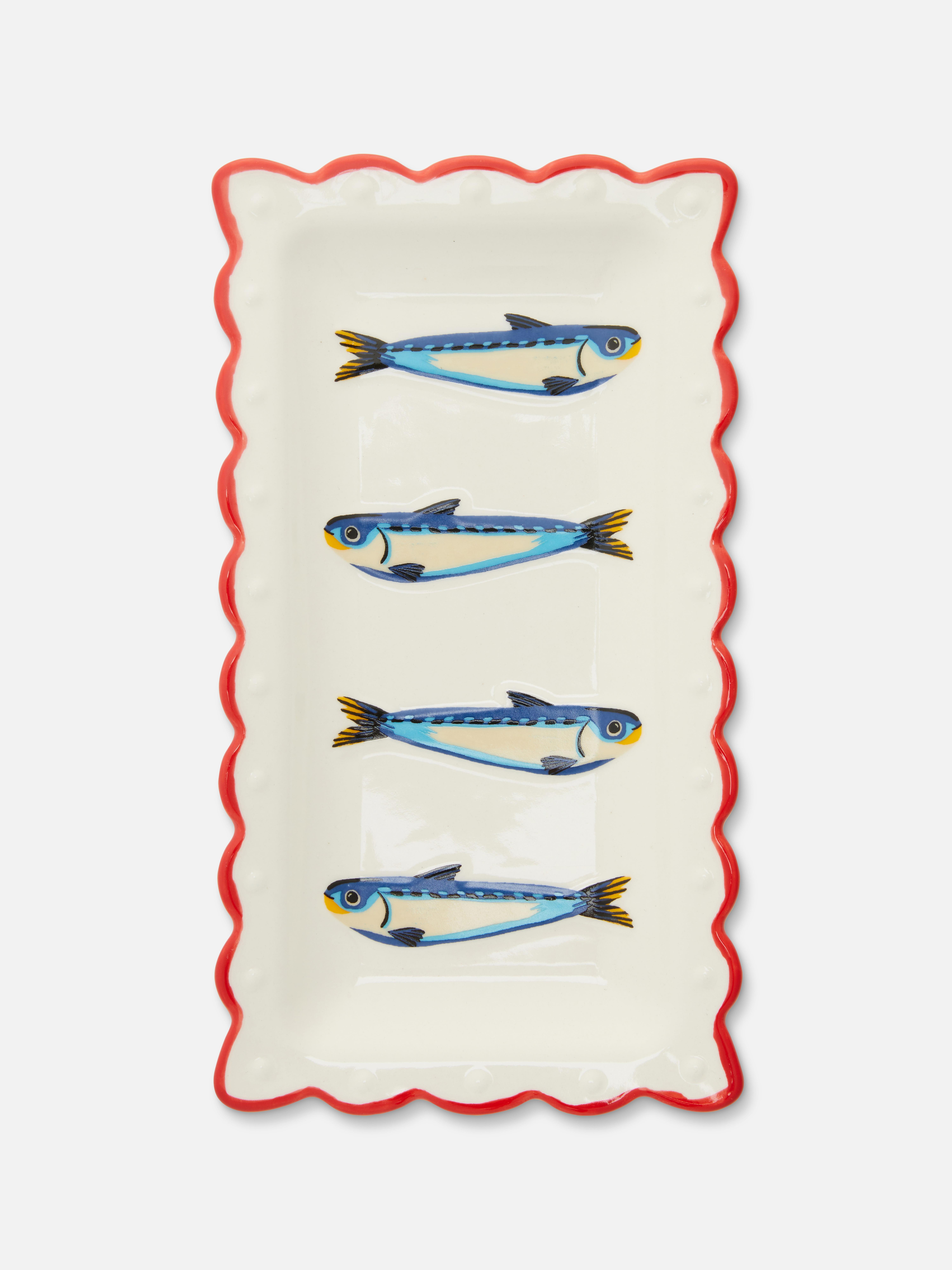 Piatto da portata con sardine e bordo smerlato