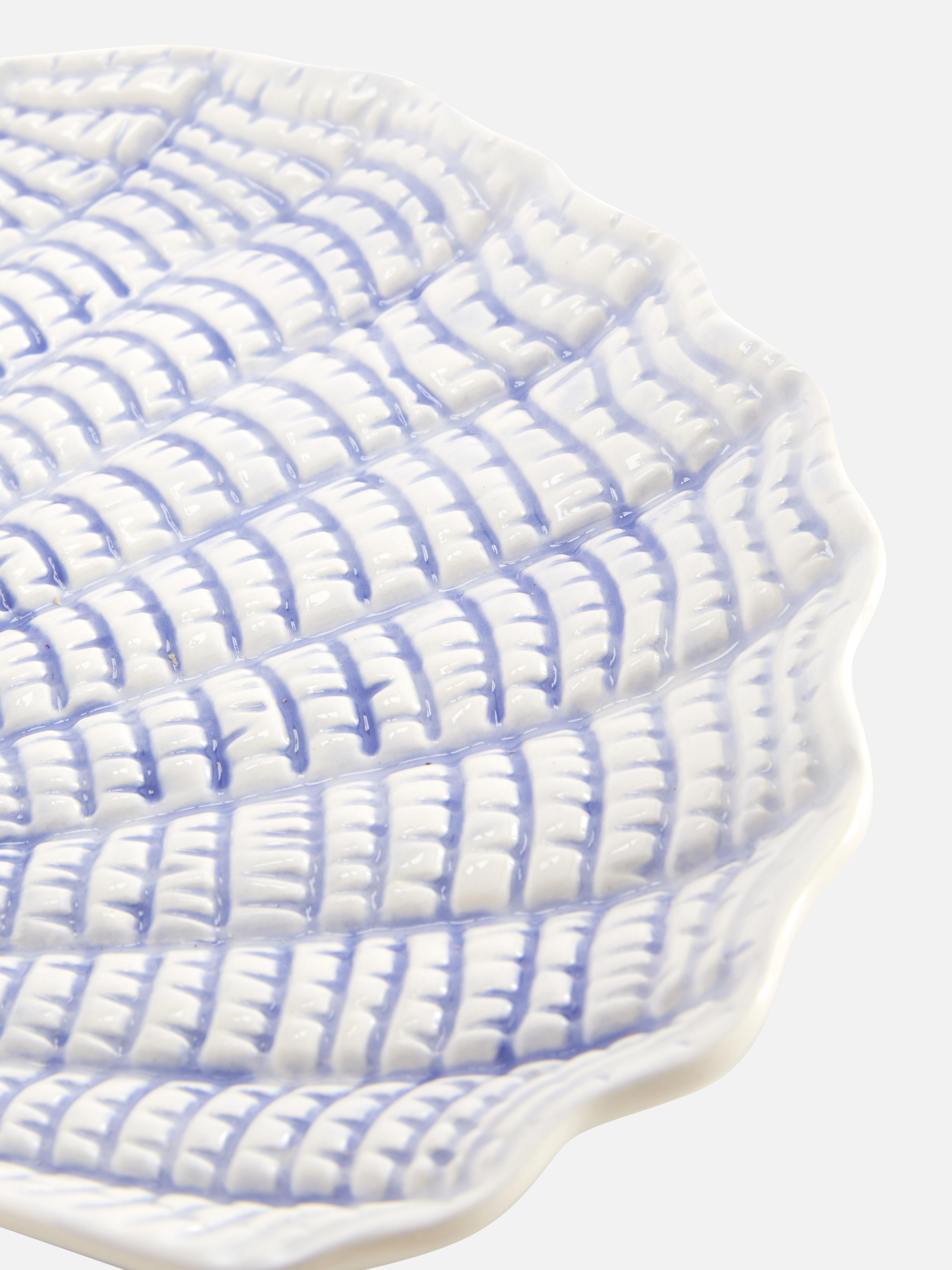 Textured Shell Shaped Plate