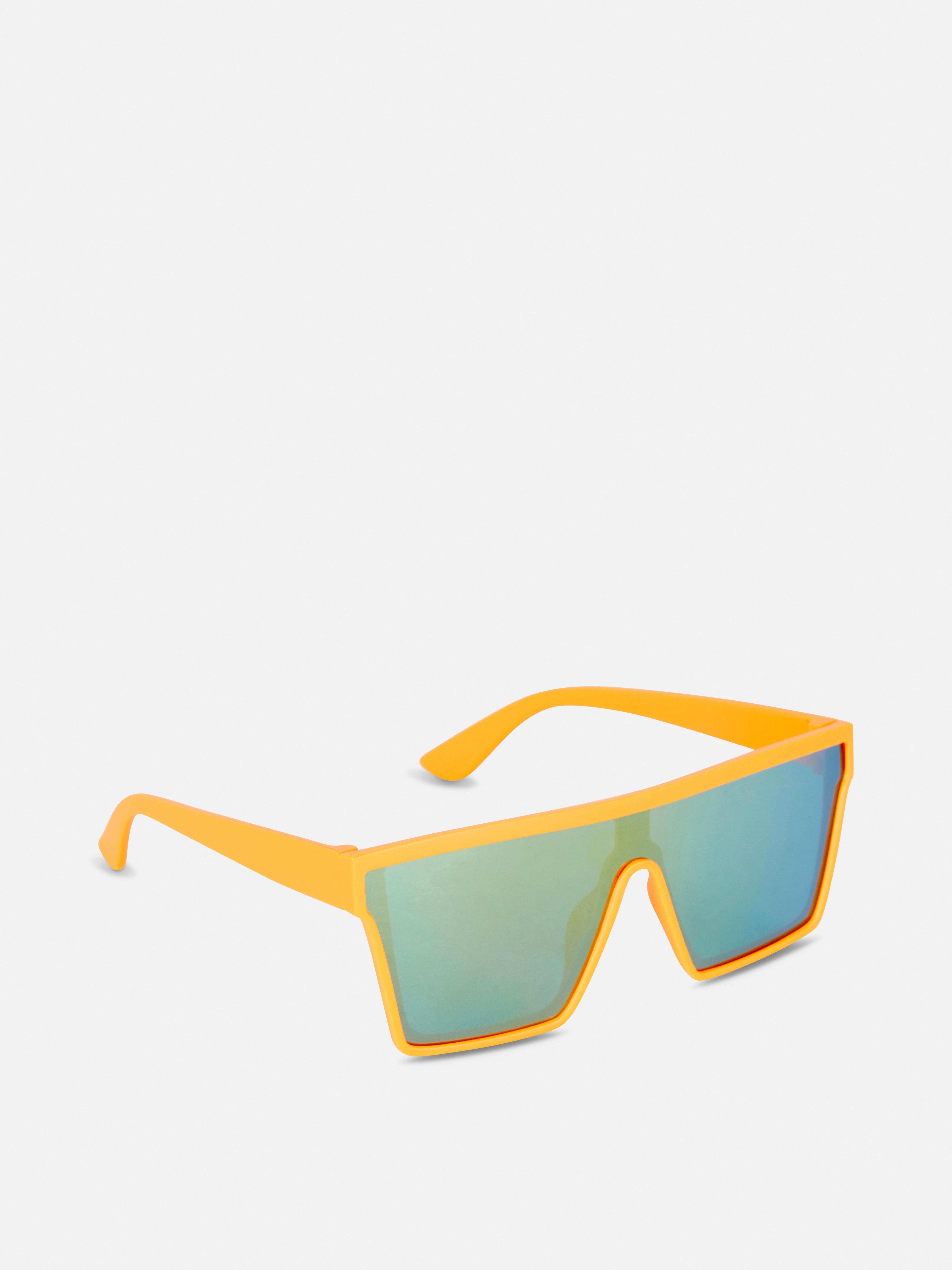 Getönte Sonnenbrille mit eckiger Fassung