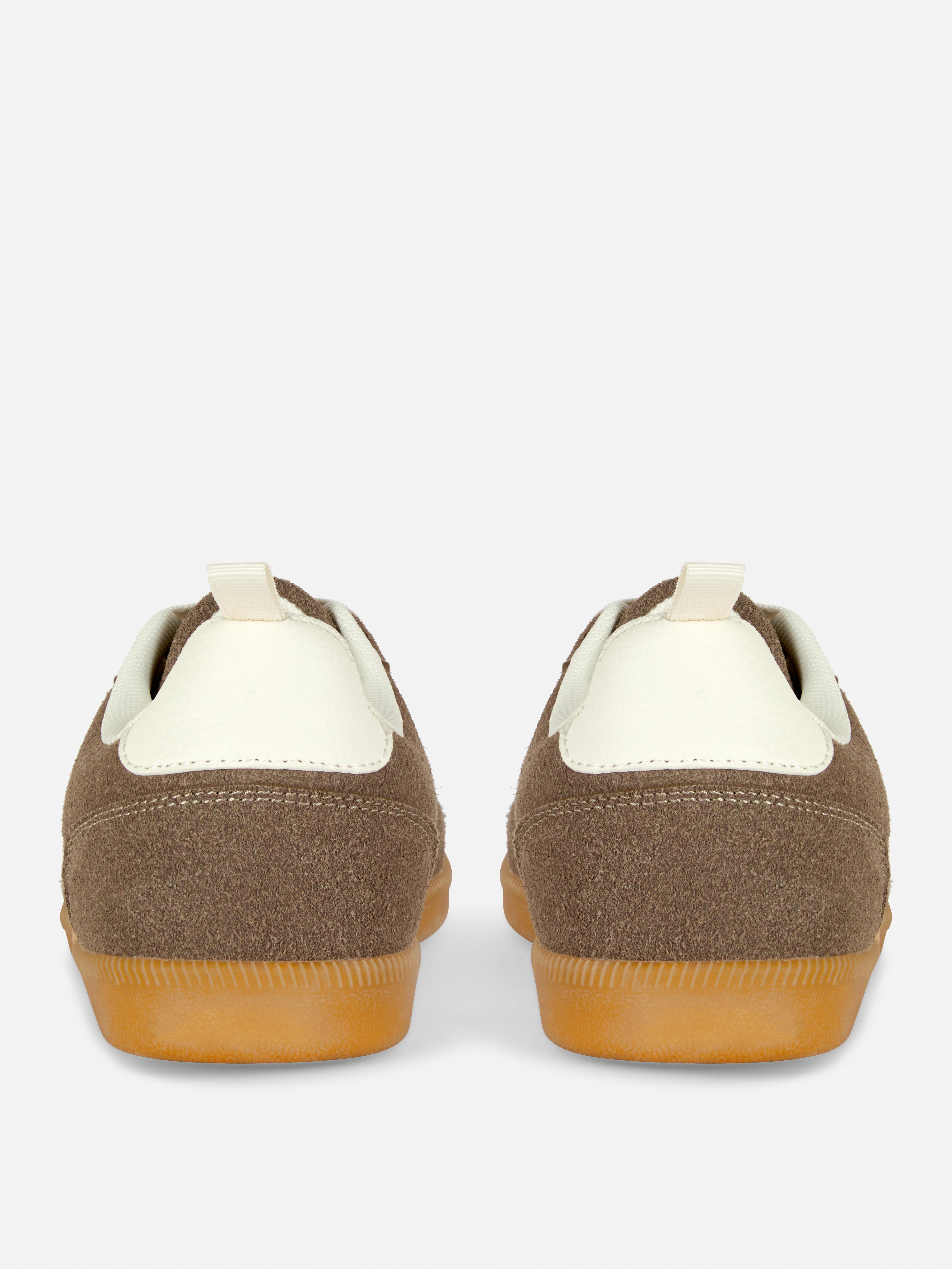 Zapatillas bajas de antelina con suela de goma