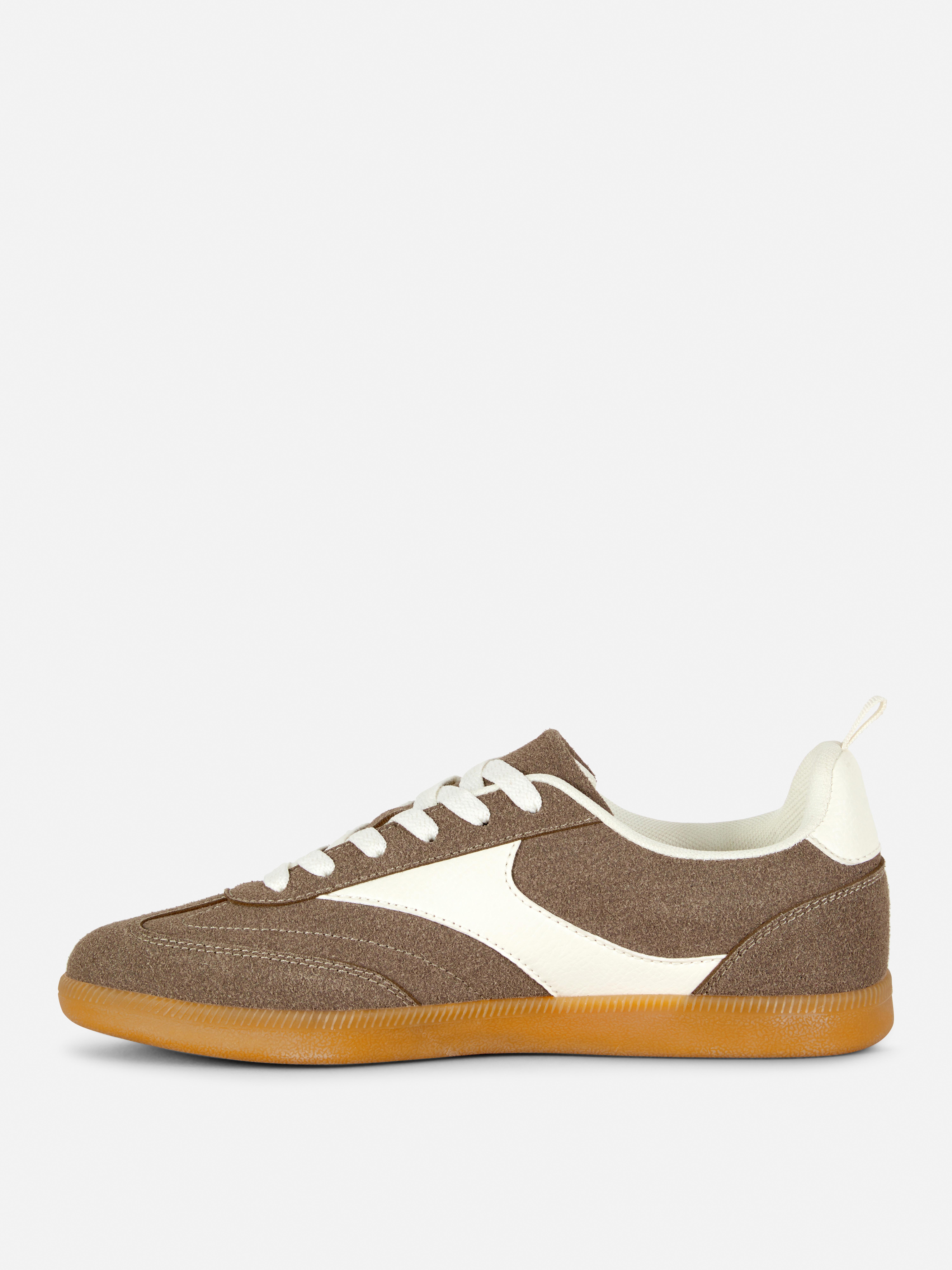 Zapatillas bajas de antelina con suela de goma