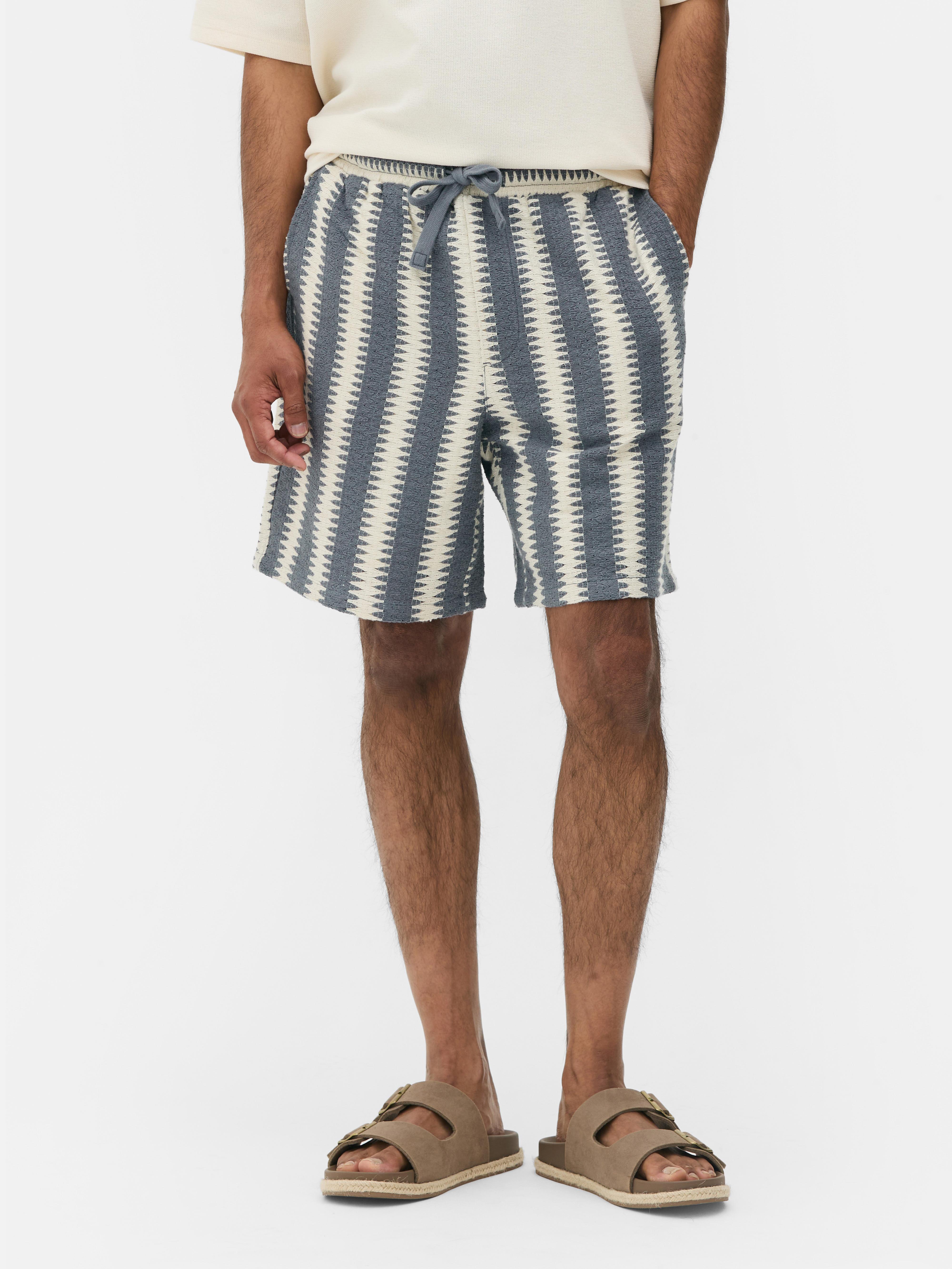 Pantaloni scurți croșetați, cu dungi