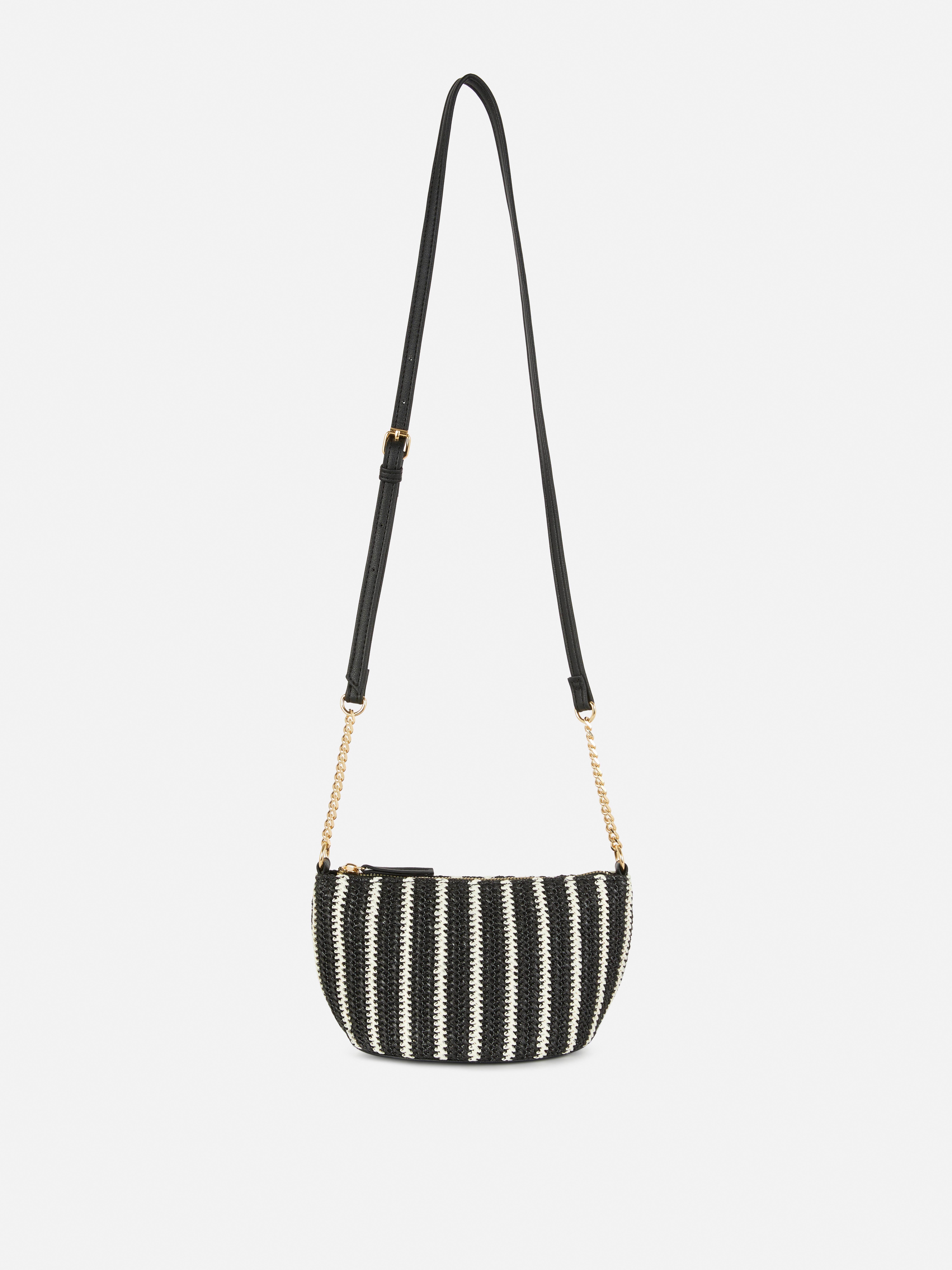 Slamená mini crossbody kabelka s retiazkovým detailom